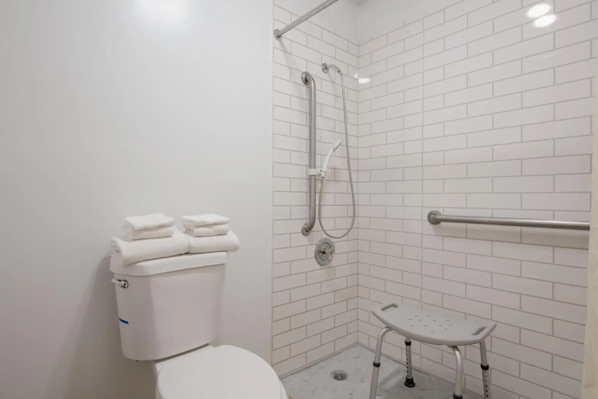 King Efficiency Room with Kitchenette - Non-Smoking/Accessible in Econo Lodge Cortez near Mesa Verde King Efficiency Room with Kitchenette - Non-Smoking/Accessible in Econo Lodge Cortez near Mesa Verde