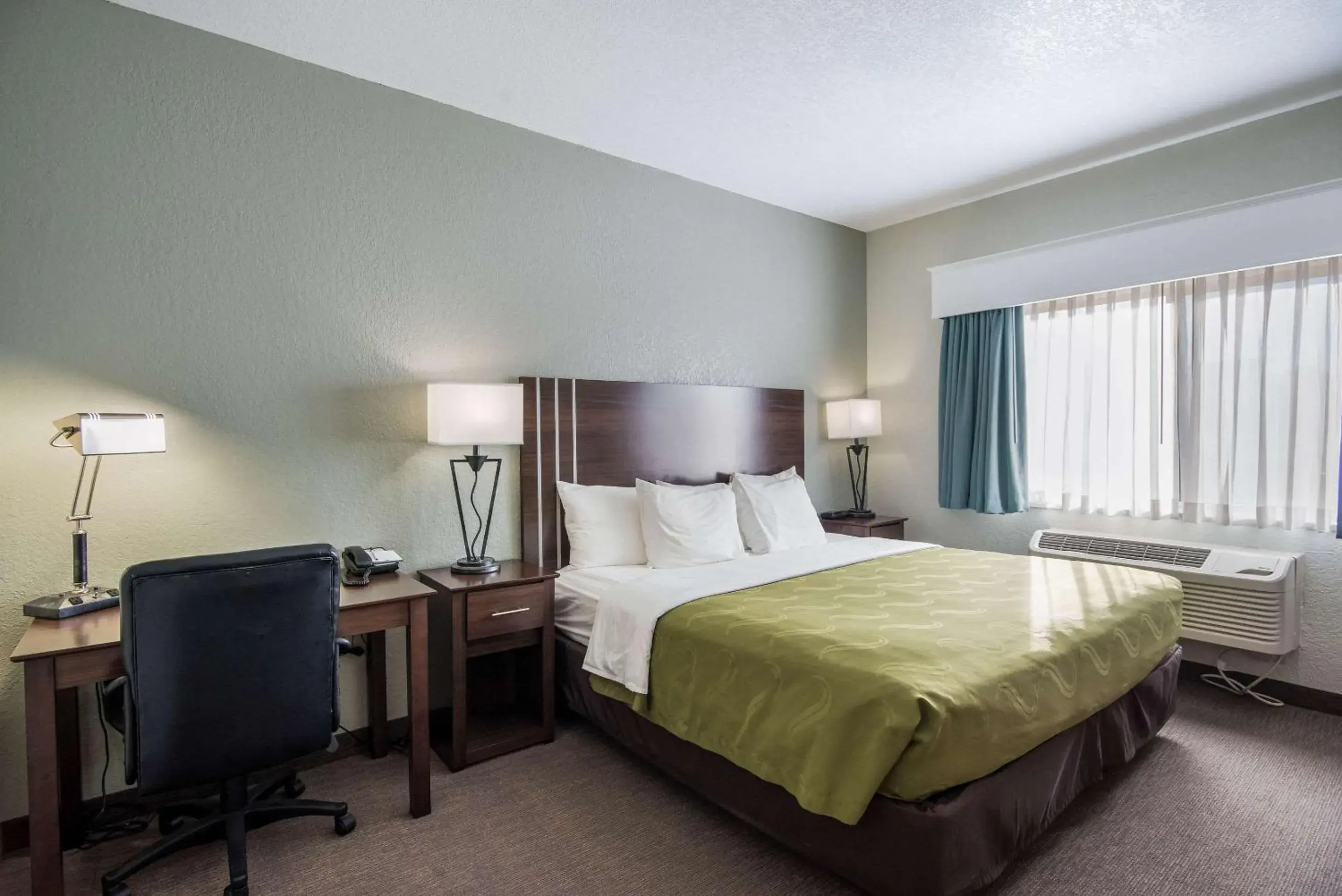 Standard King Room - Non-Smoking in Quality Inn & Suites West Standard King Room - Non-Smoking in Quality Inn & Suites West