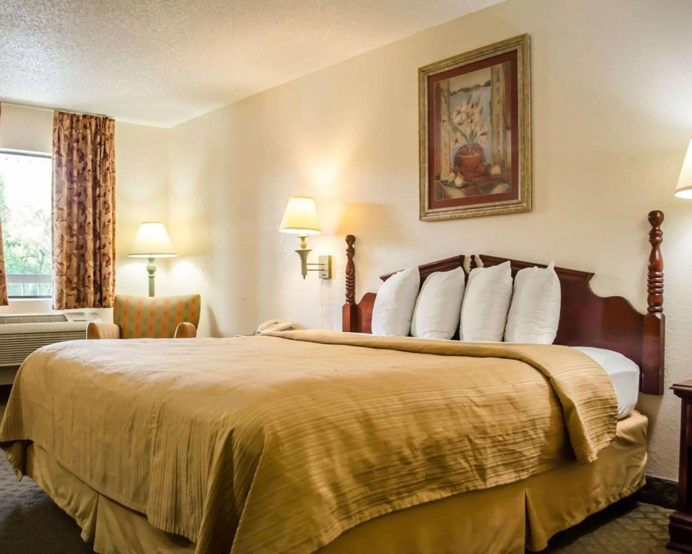 King Room Smoking Ground Floor in Quality Inn Crystal River King Room Smoking Ground Floor in Quality Inn Crystal River