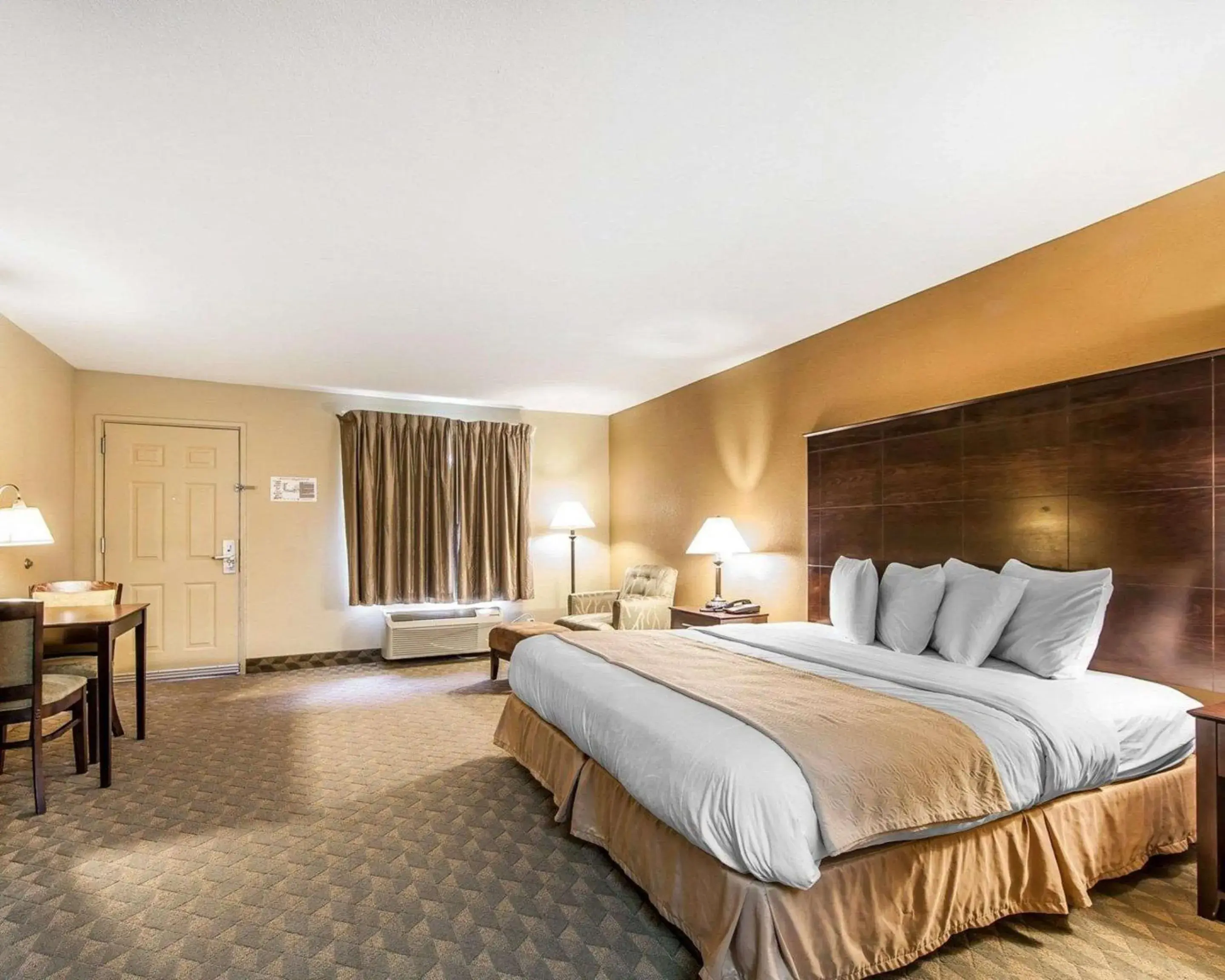 King Room - Non-Smoking in Quality Inn & Suites Bremen King Room - Non-Smoking in Quality Inn & Suites Bremen