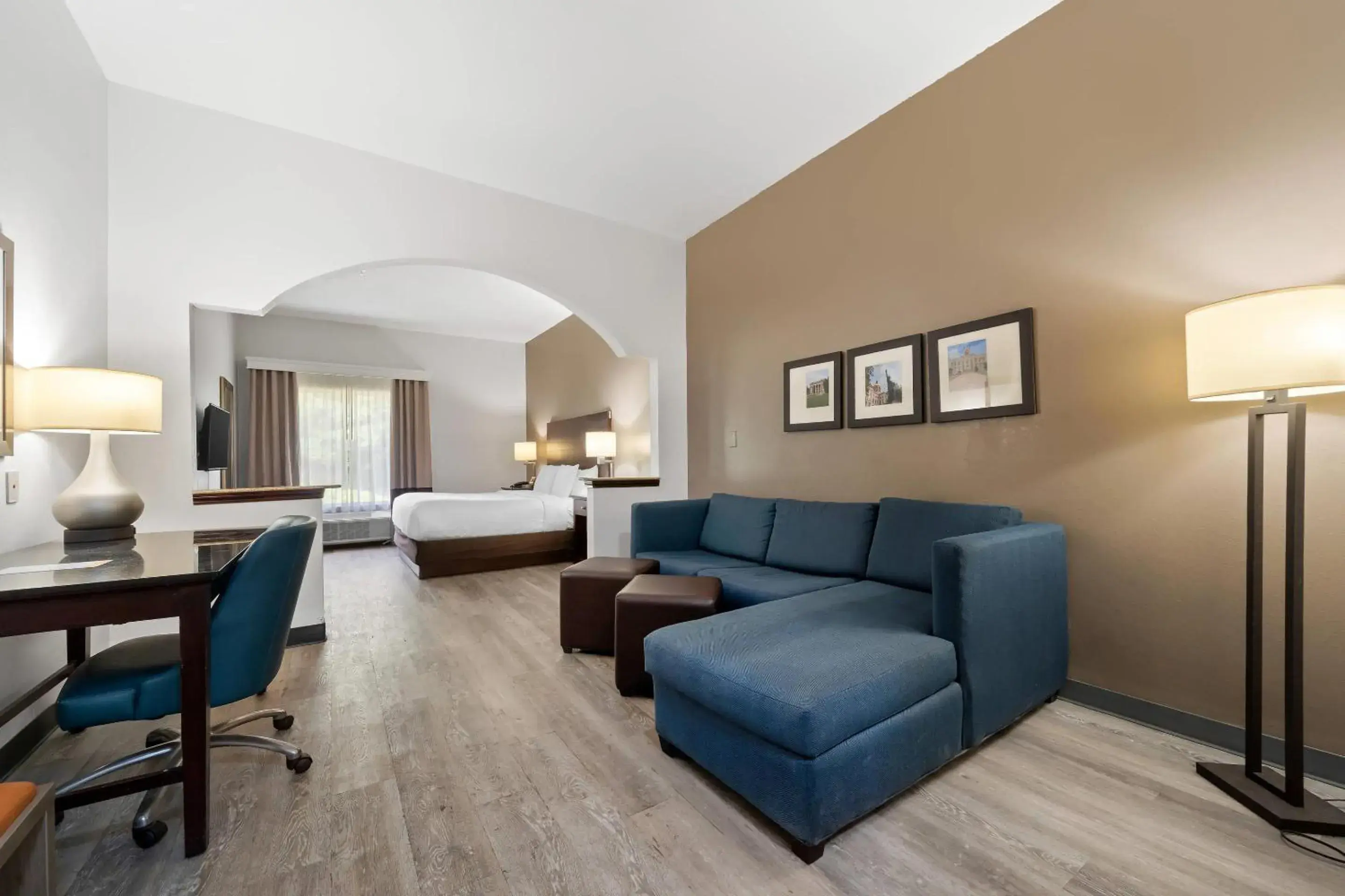 King Suite - Non-Smoking in Comfort Suites Milledgeville King Suite - Non-Smoking in Comfort Suites Milledgeville