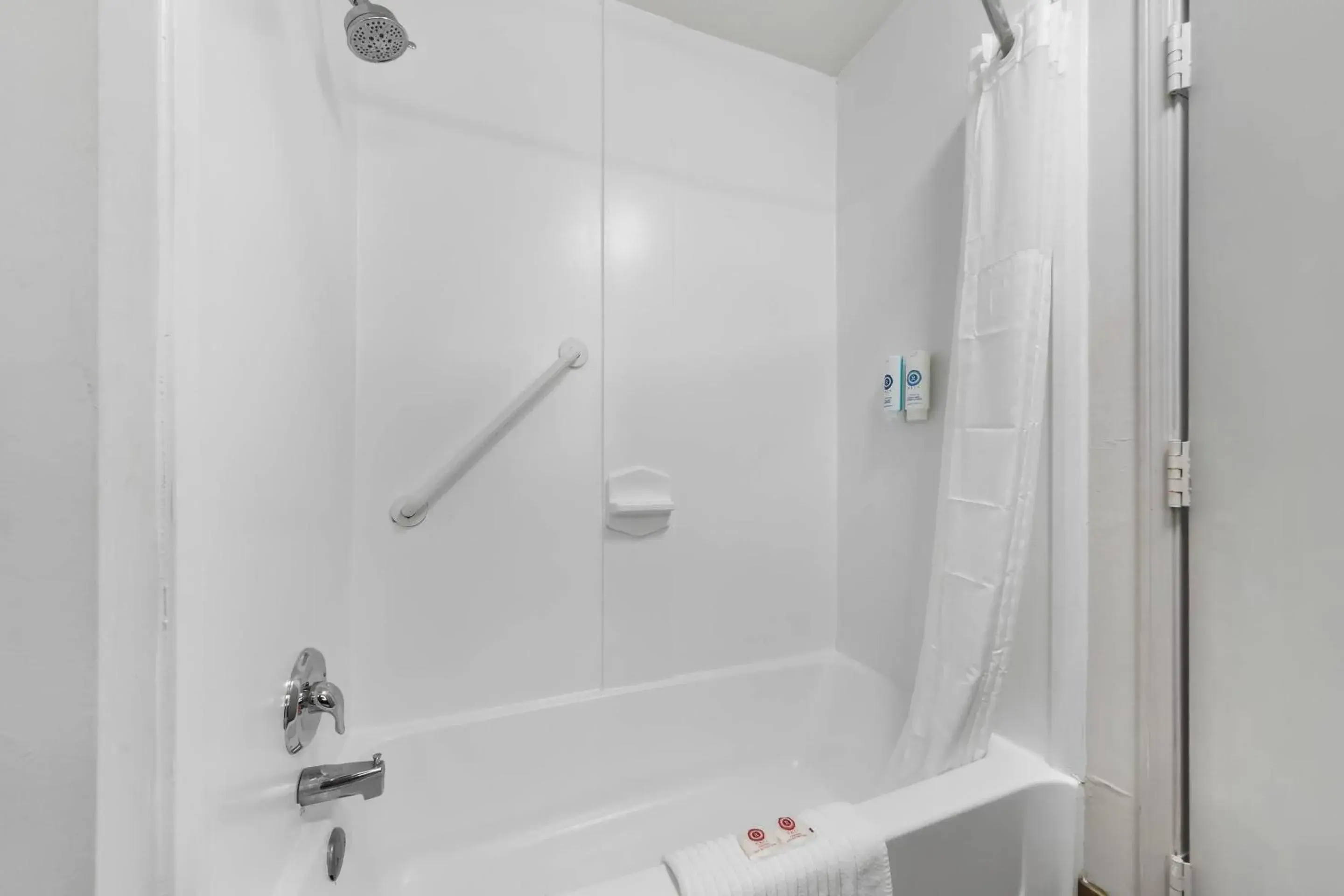 King Suite - Disability Access/Non-Smoking in Comfort Suites Milledgeville King Suite - Disability Access/Non-Smoking in Comfort Suites Milledgeville