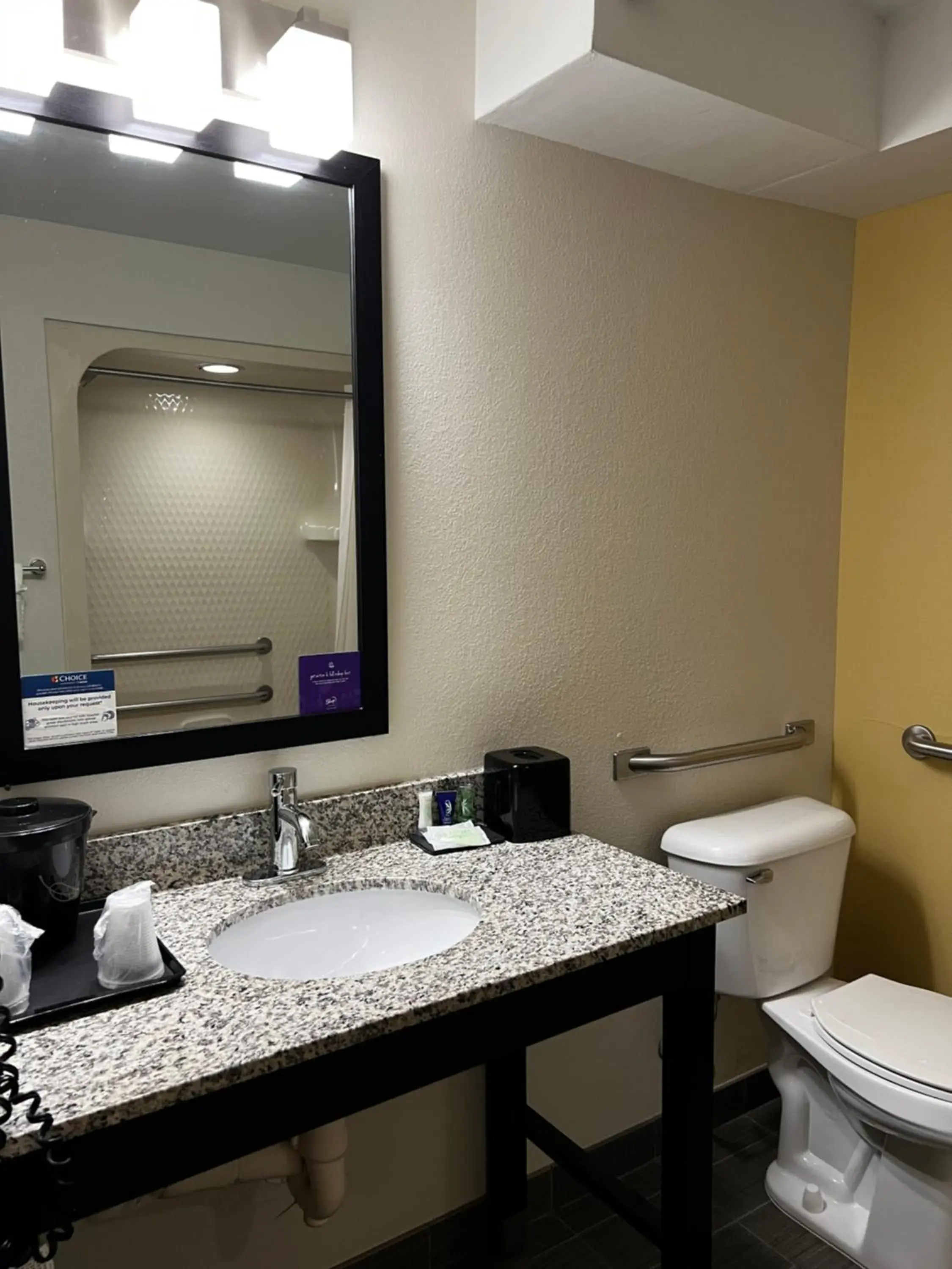Queen Room with Accessible Tub - Accessible/Non-Smoking in Sleep Inn Tinley Park I-80 near Amphitheatre-Convention Center Queen Room with Accessible Tub - Accessible/Non-Smoking in Sleep Inn Tinley Park I-80 near Amphitheatre-Convention Center