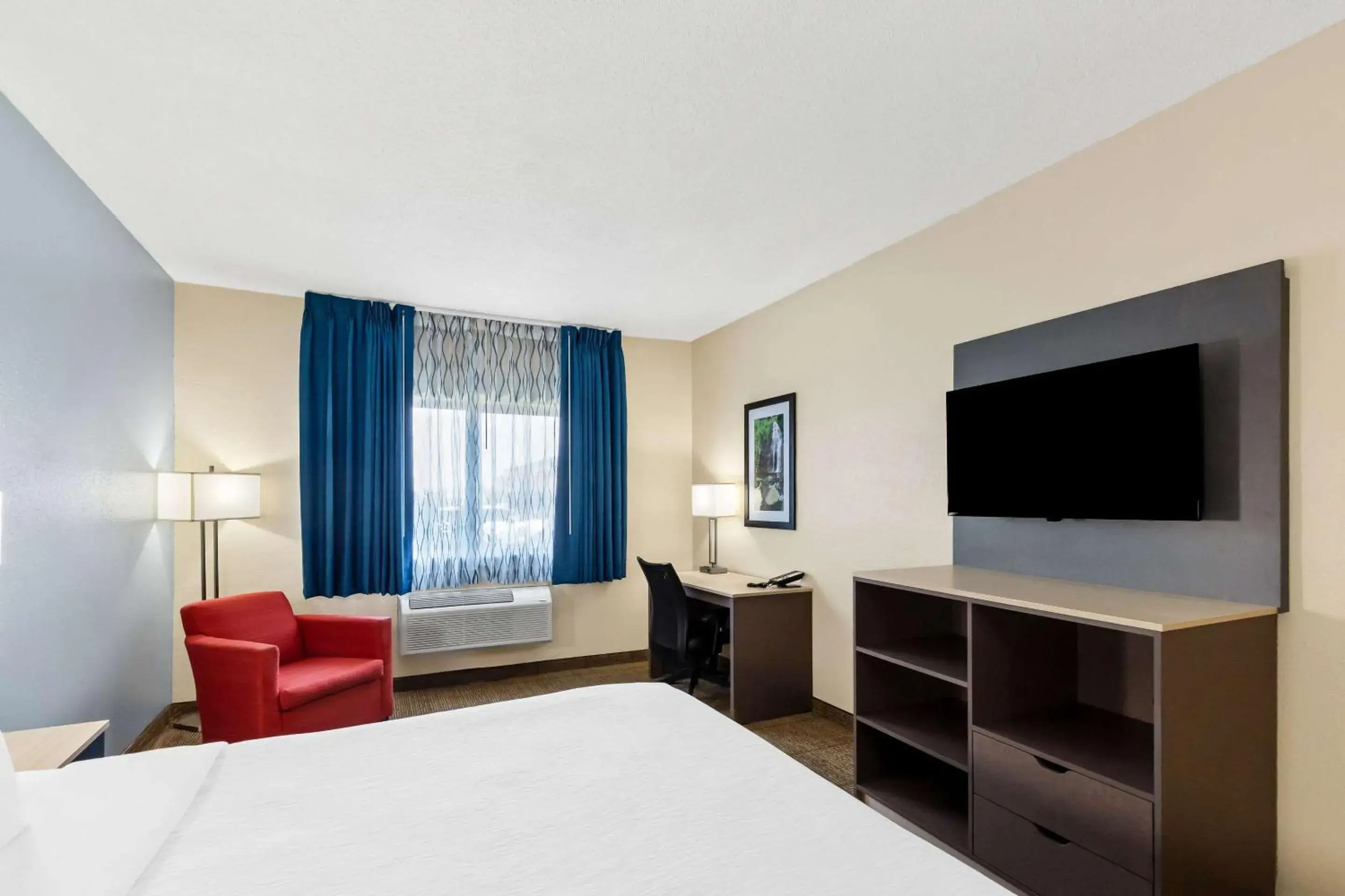 King Suite - Non-Smoking in Quality Inn & Suites Springfield Southwest near I-72 King Suite - Non-Smoking in Quality Inn & Suites Springfield Southwest near I-72