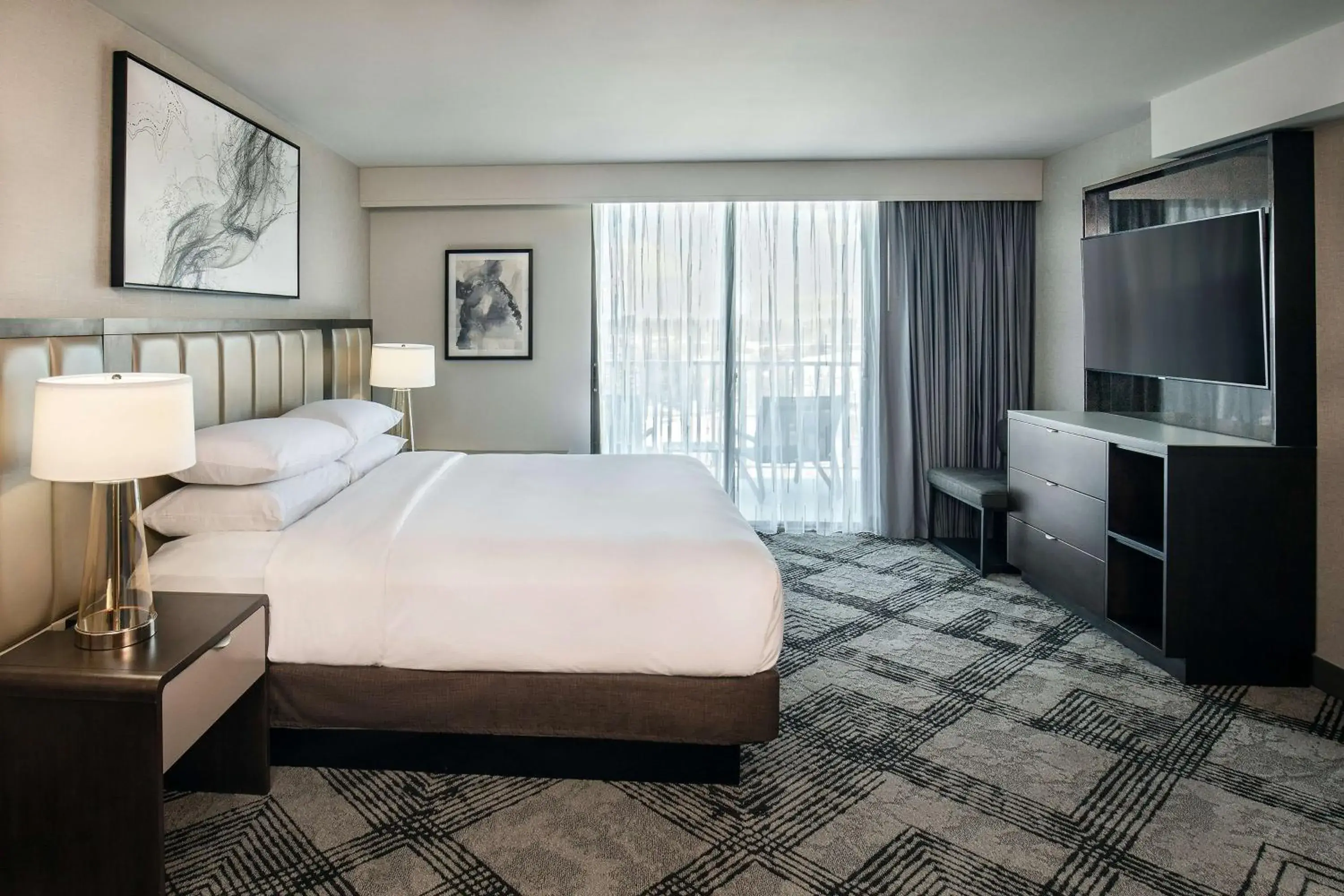 One-Bedroom King Suite with Balcony in DoubleTree by Hilton Washington DC North/Gaithersburg One-Bedroom King Suite with Balcony in DoubleTree by Hilton Washington DC North/Gaithersburg