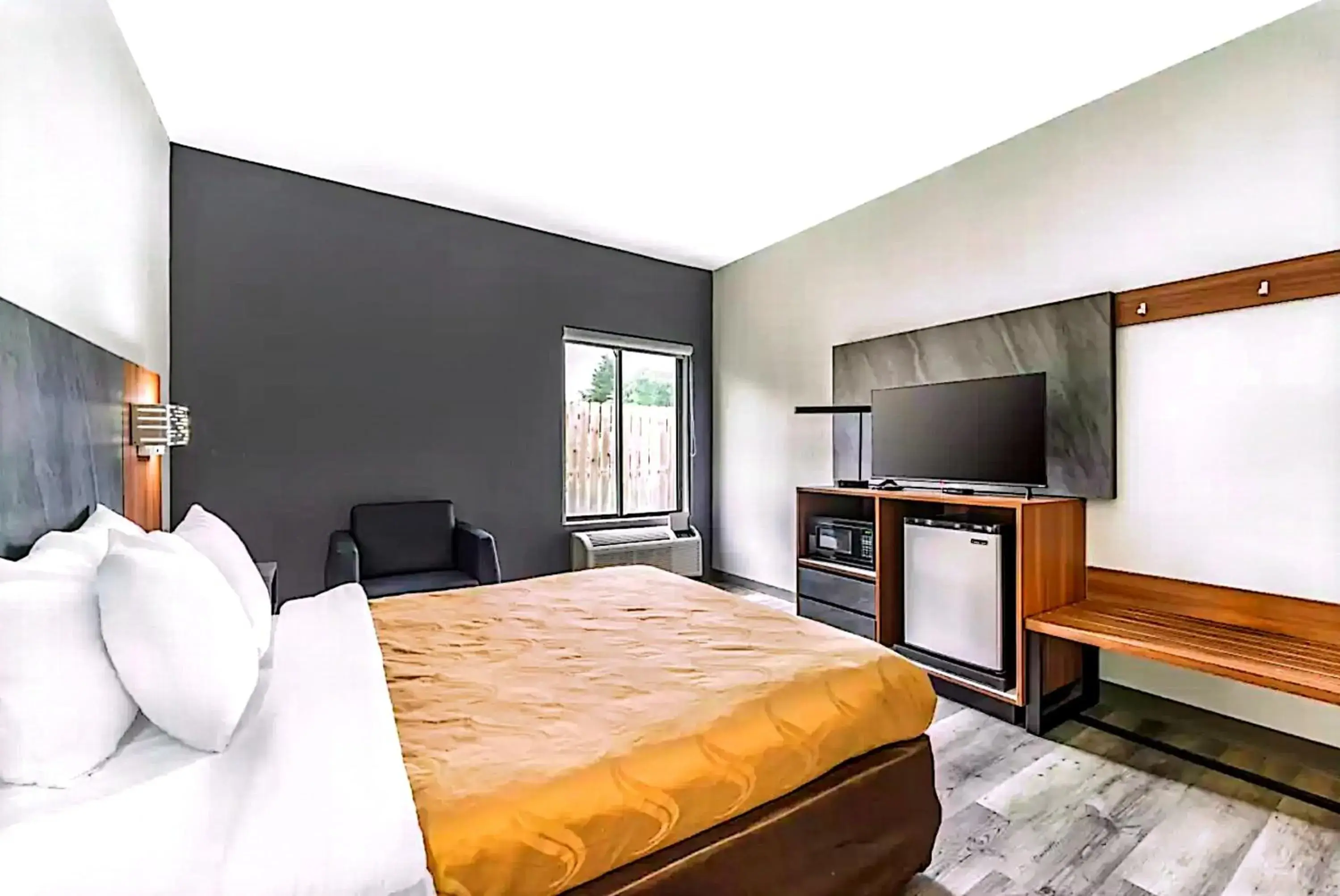 King Room with Whirlpool - Non-Smoking in Quality Inn & Suites Manhattan King Room with Whirlpool - Non-Smoking in Quality Inn & Suites Manhattan