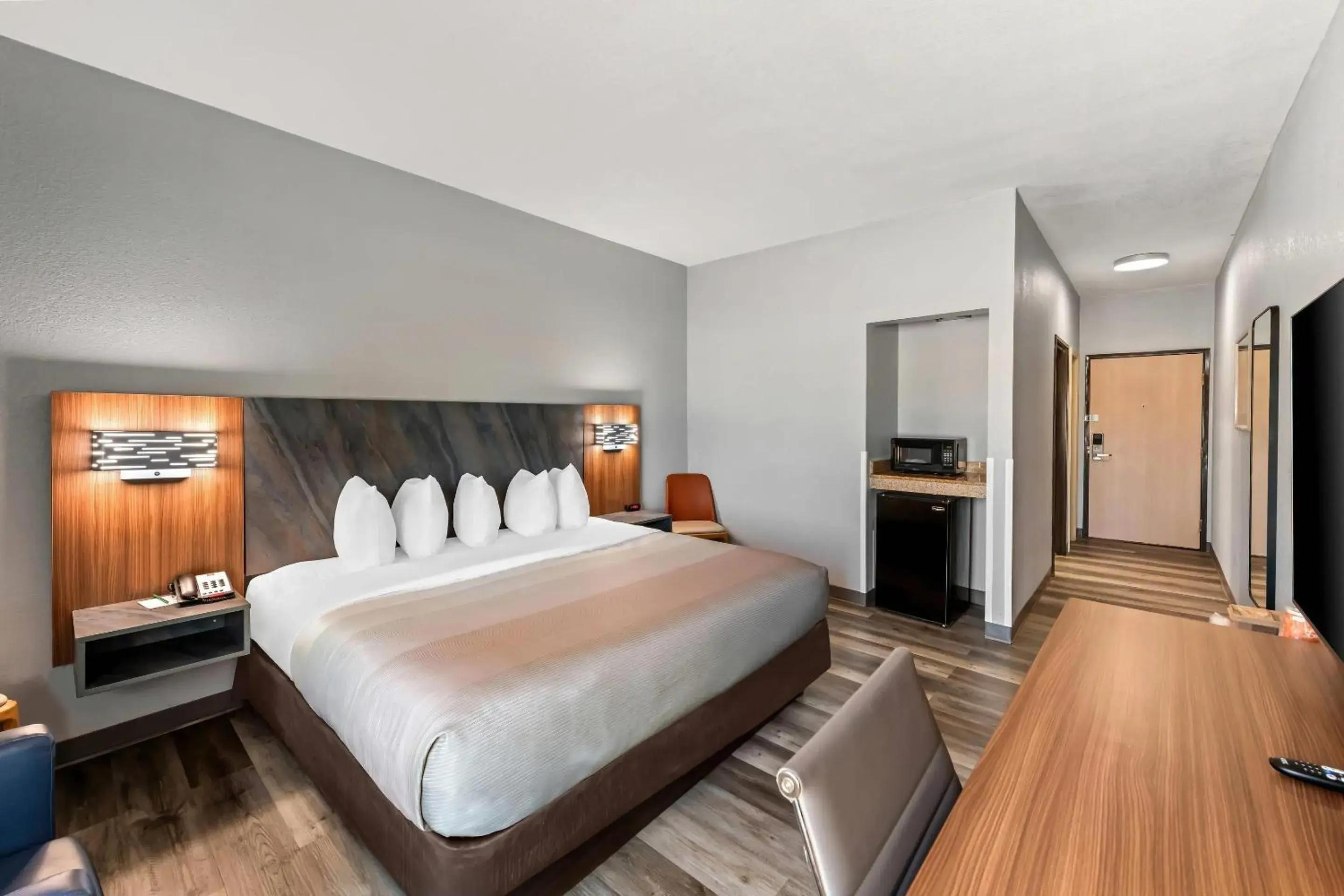 King Suite - Non-Smoking in Quality Inn & Suites Manhattan King Suite - Non-Smoking in Quality Inn & Suites Manhattan