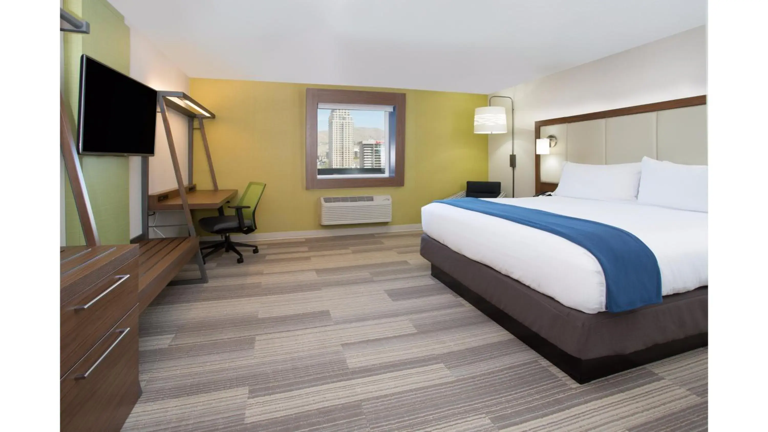 Standard King Room in Holiday Inn Express & Suites - Olathe South by IHG Standard King Room in Holiday Inn Express & Suites - Olathe South by IHG