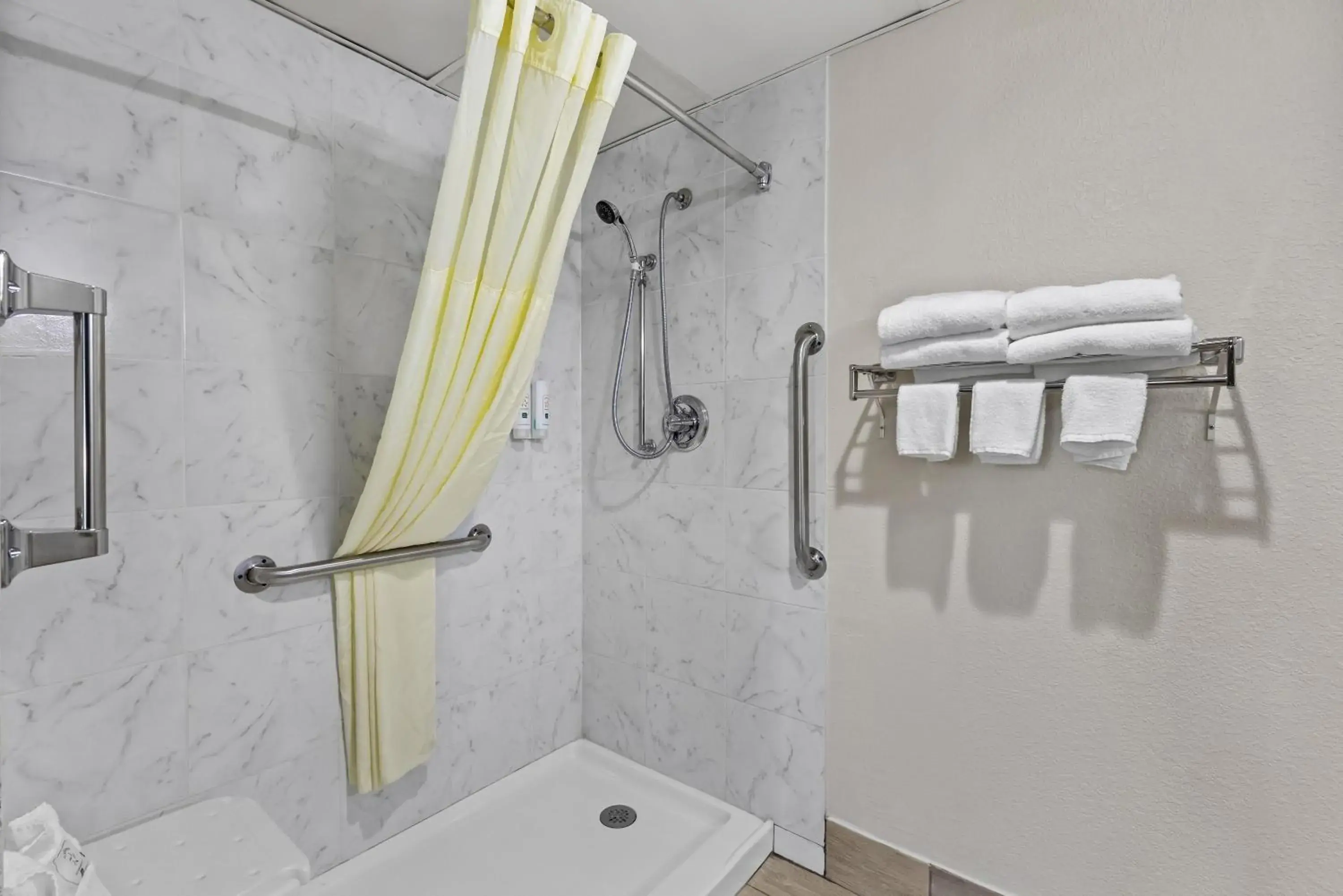 Efficiency Queen Room with Two Queen Beds - Accessible/Smoking in Quality Inn Oak Grove Fort Campbell Efficiency Queen Room with Two Queen Beds - Accessible/Smoking in Quality Inn Oak Grove Fort Campbell