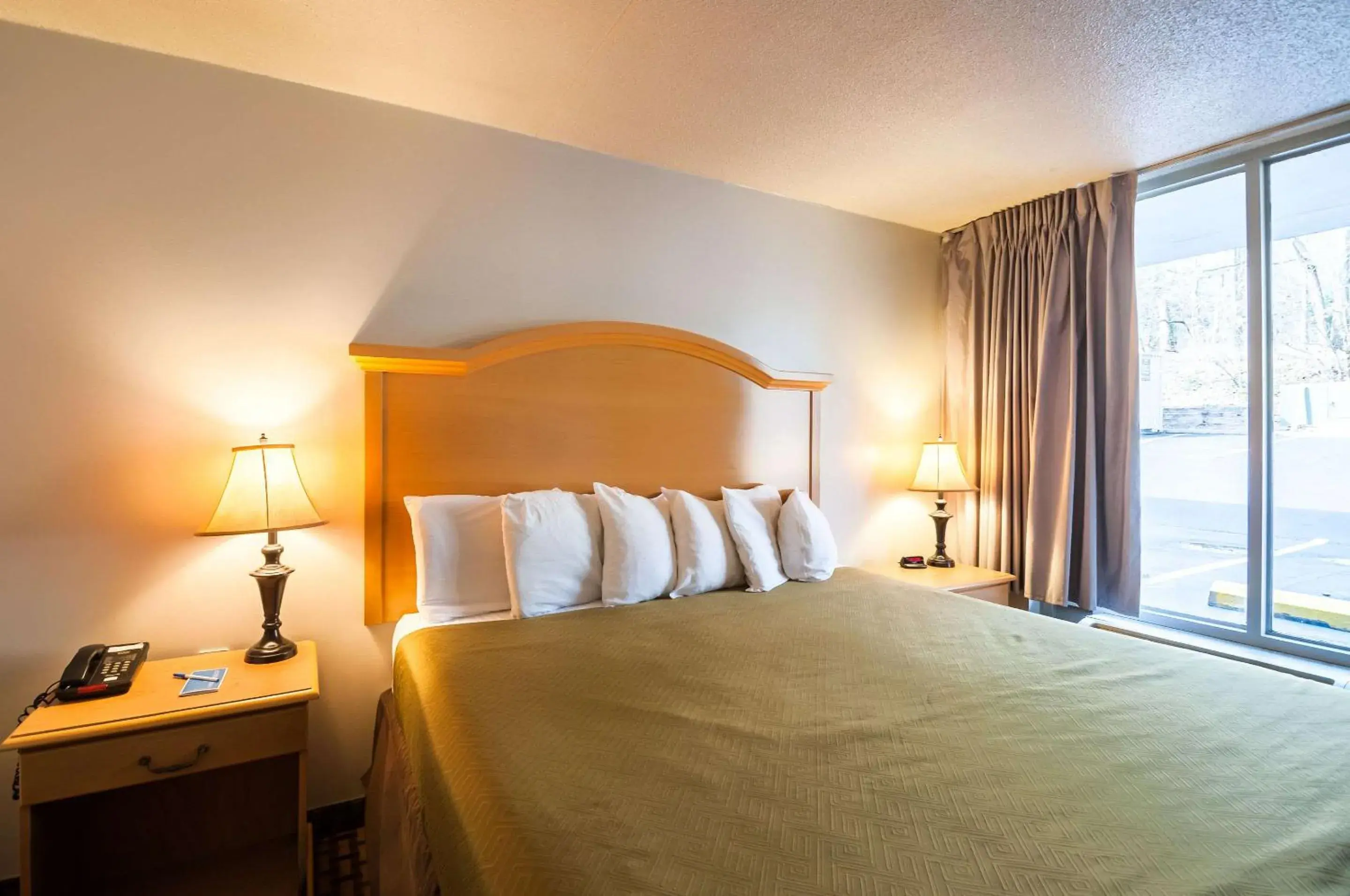 King Room - Non-Smoking in Econo Lodge King Room - Non-Smoking in Econo Lodge