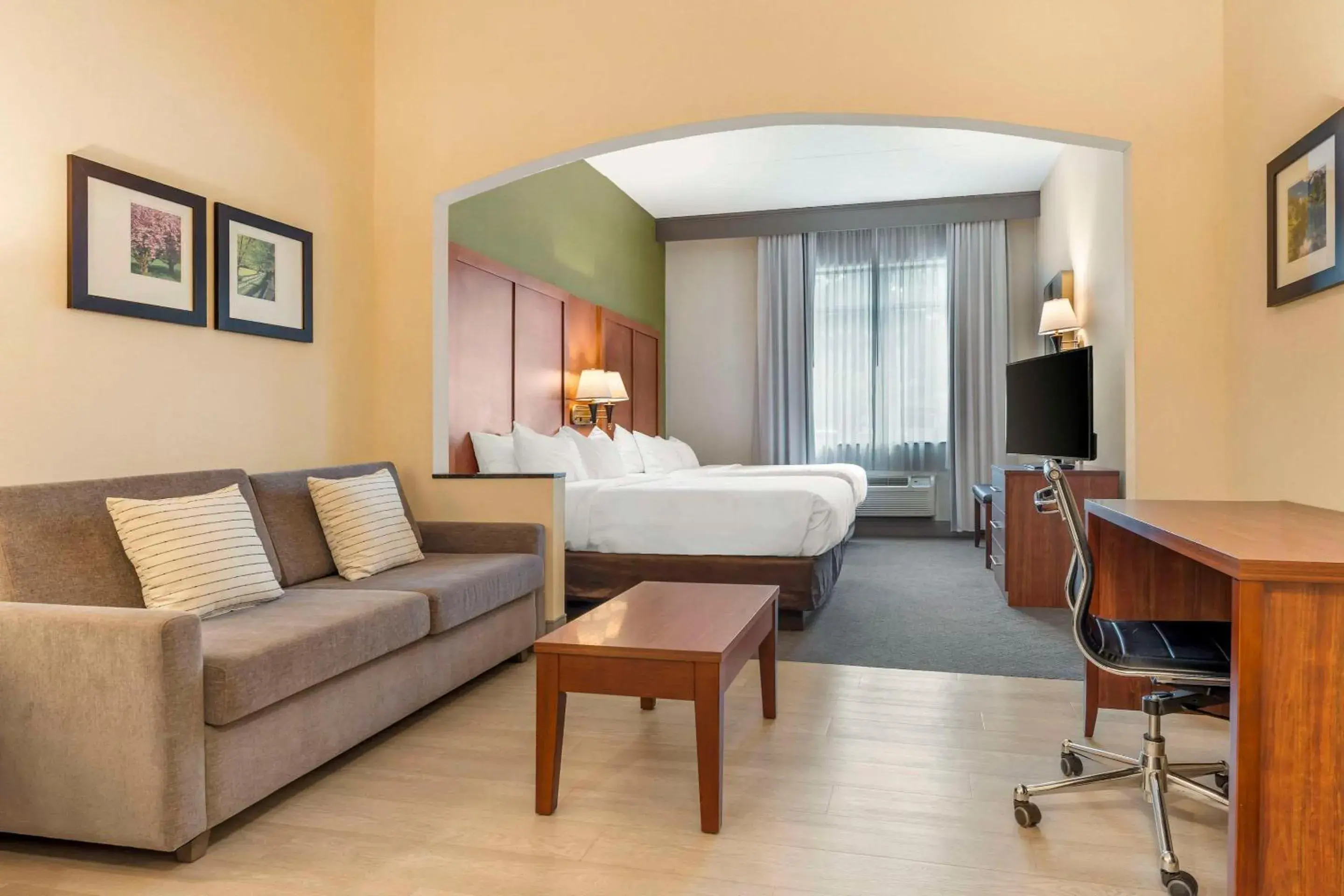 1 Bedroom Suite with 2 Queen Beds - Non-Smoking in Comfort Inn & Suites LaVale - Cumberland 1 Bedroom Suite with 2 Queen Beds - Non-Smoking in Comfort Inn & Suites LaVale - Cumberland