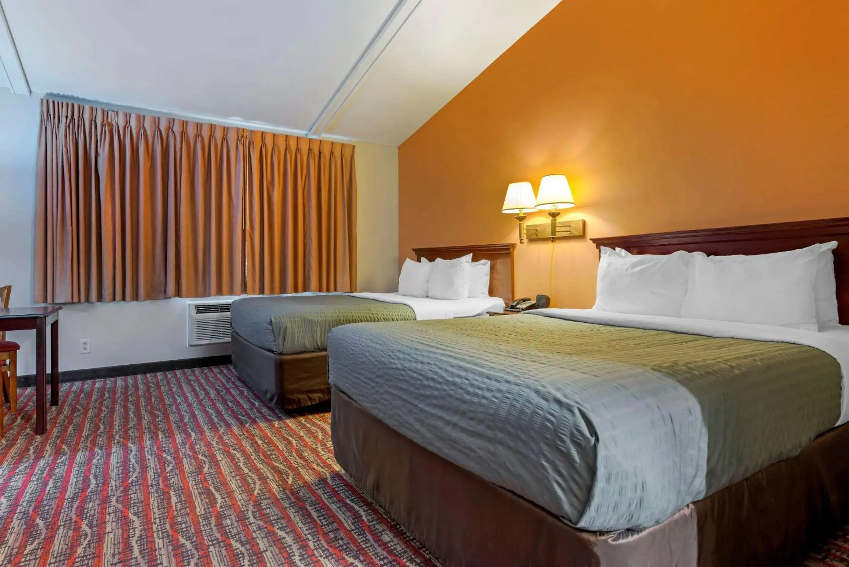 Quadruple Room with Two Queen Beds and Lake View - Non-Smoking in Econo Lodge Lakeview Quadruple Room with Two Queen Beds and Lake View - Non-Smoking in Econo Lodge Lakeview