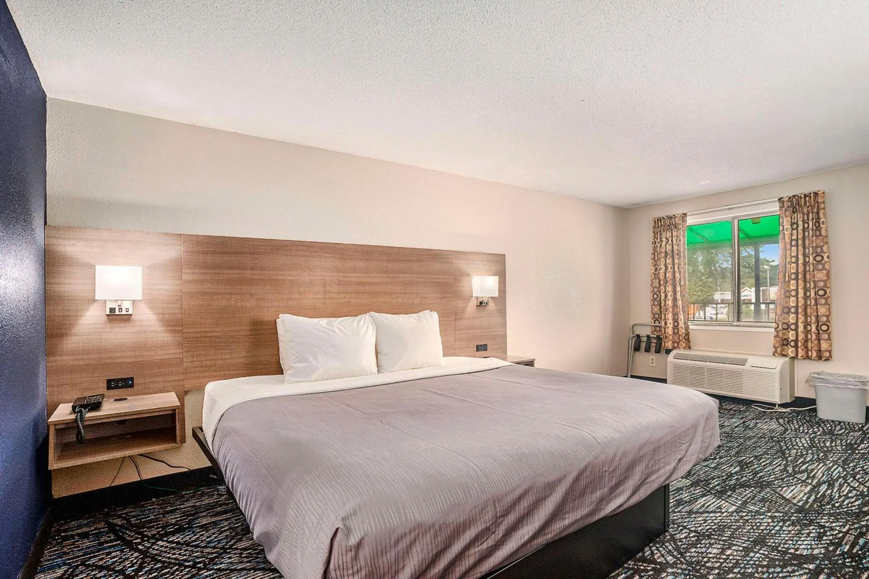 King Room - Non-Smoking in Rodeway Inn King Room - Non-Smoking in Rodeway Inn