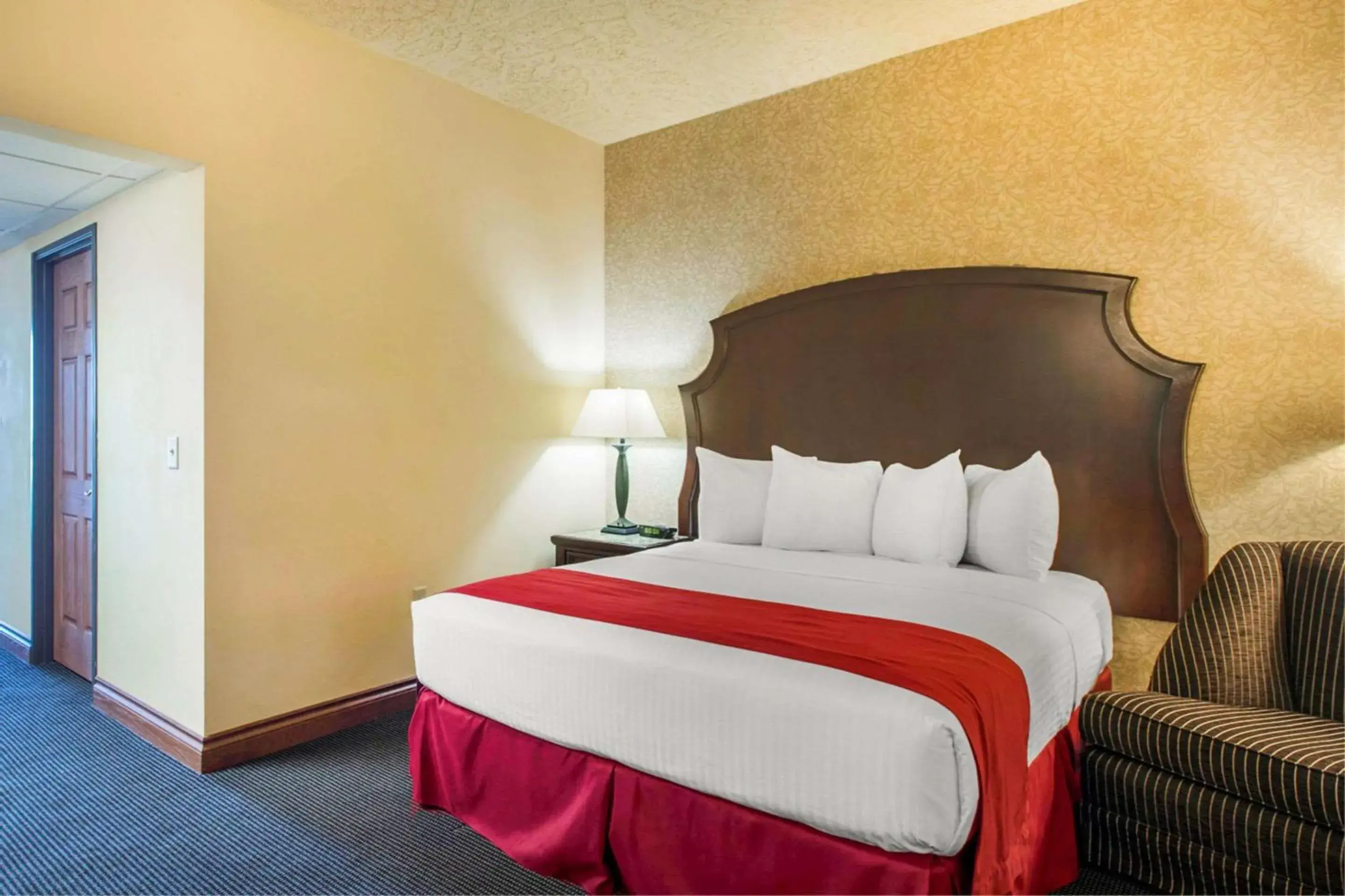 Queen Room with Two Queen Beds - Accessible/Non-Smoking in Shoreline Inn & Conference Center, an Ascend Collection Hotel Queen Room with Two Queen Beds - Accessible/Non-Smoking in Shoreline Inn & Conference Center, an Ascend Collection Hotel