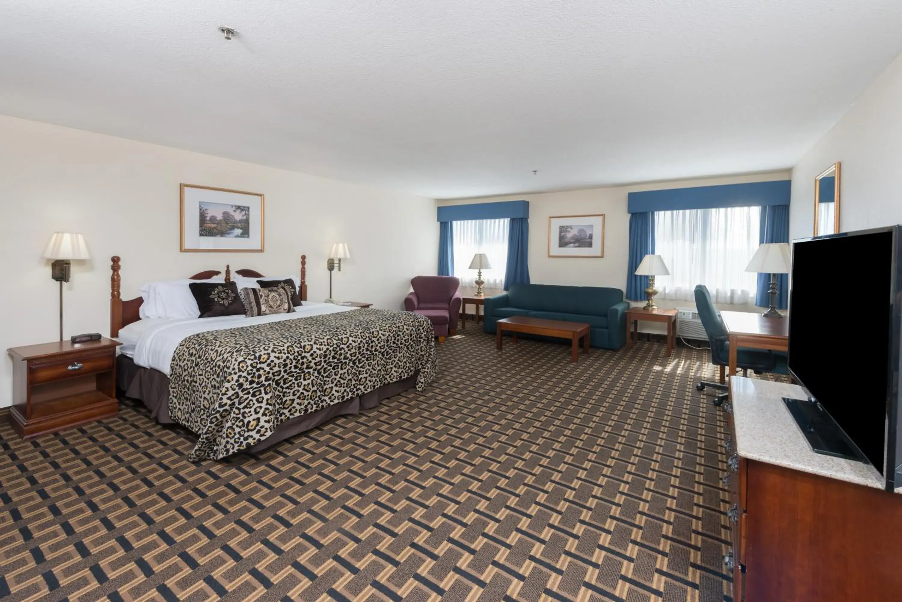 King Studio Suite - Non-Smoking in Baymont by Wyndham Osage Beach King Studio Suite - Non-Smoking in Baymont by Wyndham Osage Beach