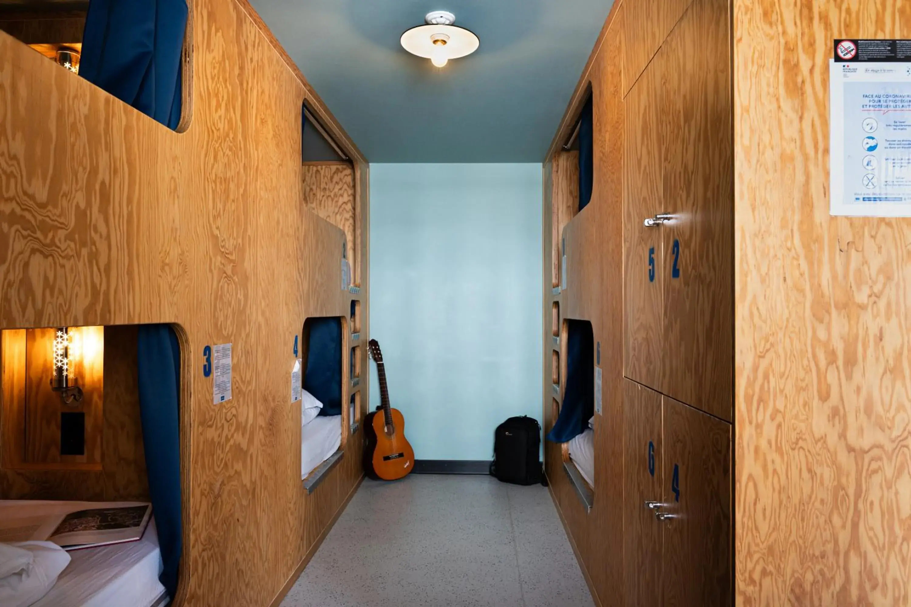 EkloDormitory with private bathroom (sleeps 6) in Eklo Bordeaux Centre Bastide EkloDormitory with private bathroom (sleeps 6) in Eklo Bordeaux Centre Bastide