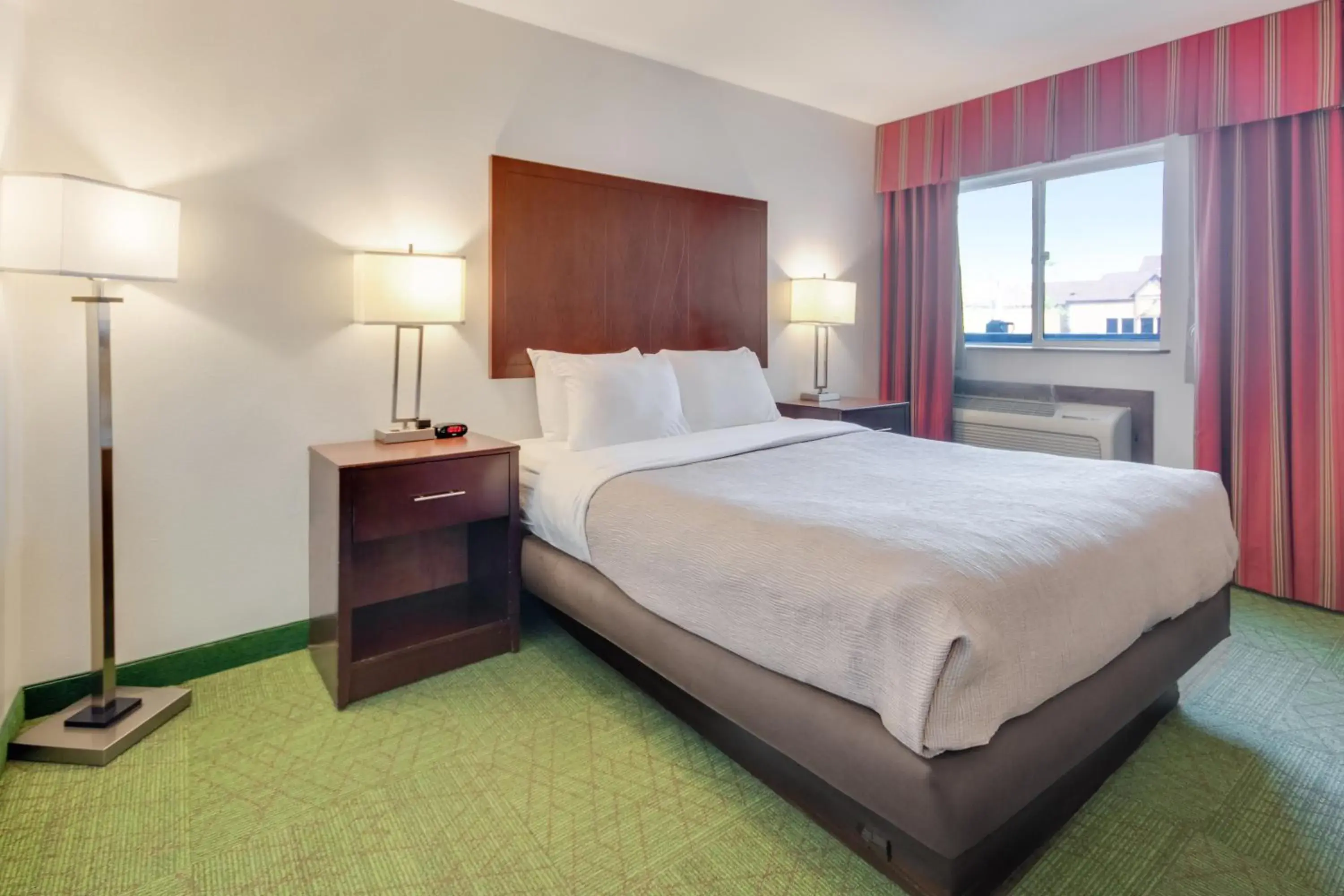 Queen Room with Roll-In Shower - Accessible/Non-Smoking in Quality Inn Belgrade - Bozeman Yellowstone Airport Queen Room with Roll-In Shower - Accessible/Non-Smoking in Quality Inn Belgrade - Bozeman Yellowstone Airport