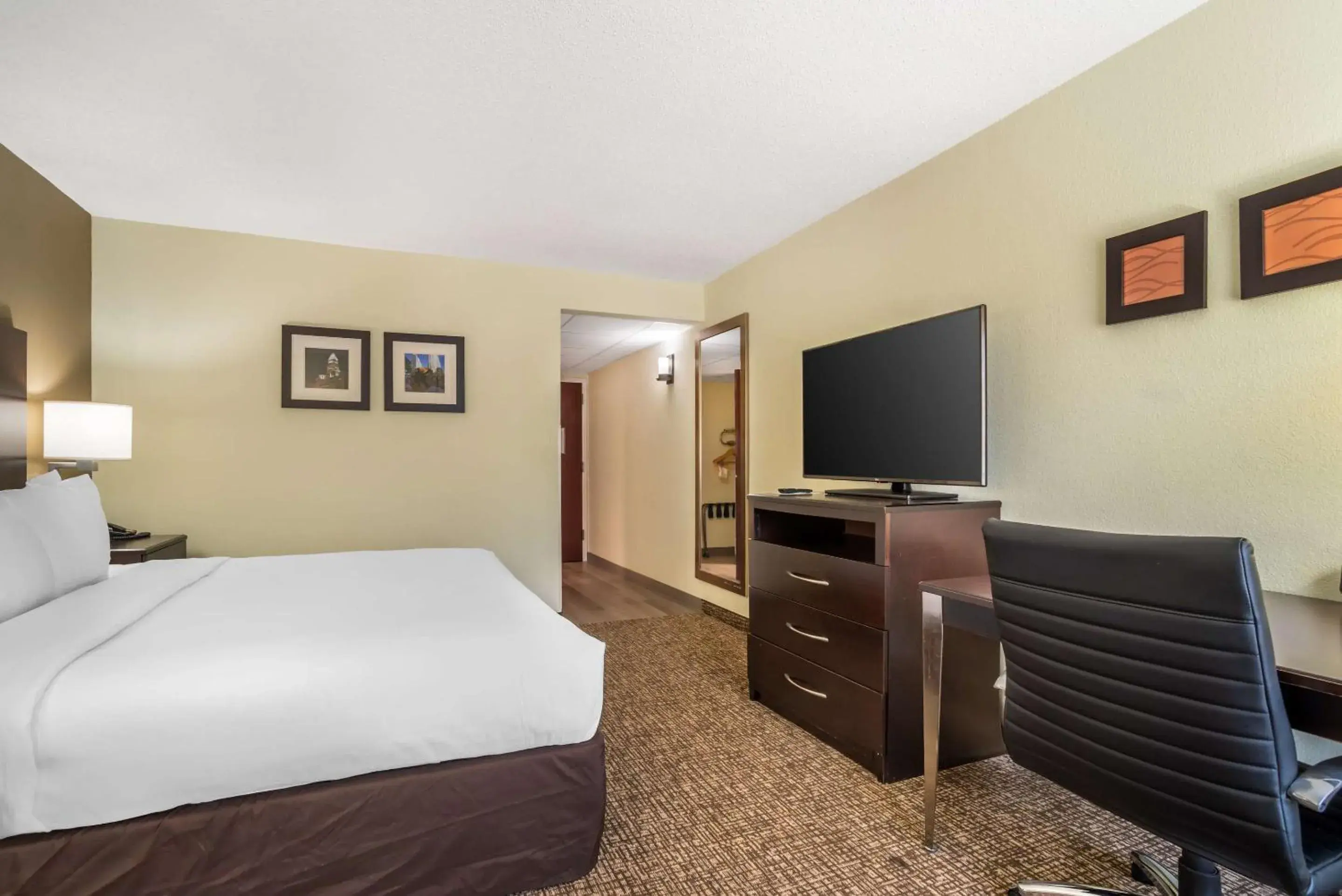 King Room - Disability Access/Non-Smoking in Comfort Inn & Suites Lake Norman King Room - Disability Access/Non-Smoking in Comfort Inn & Suites Lake Norman