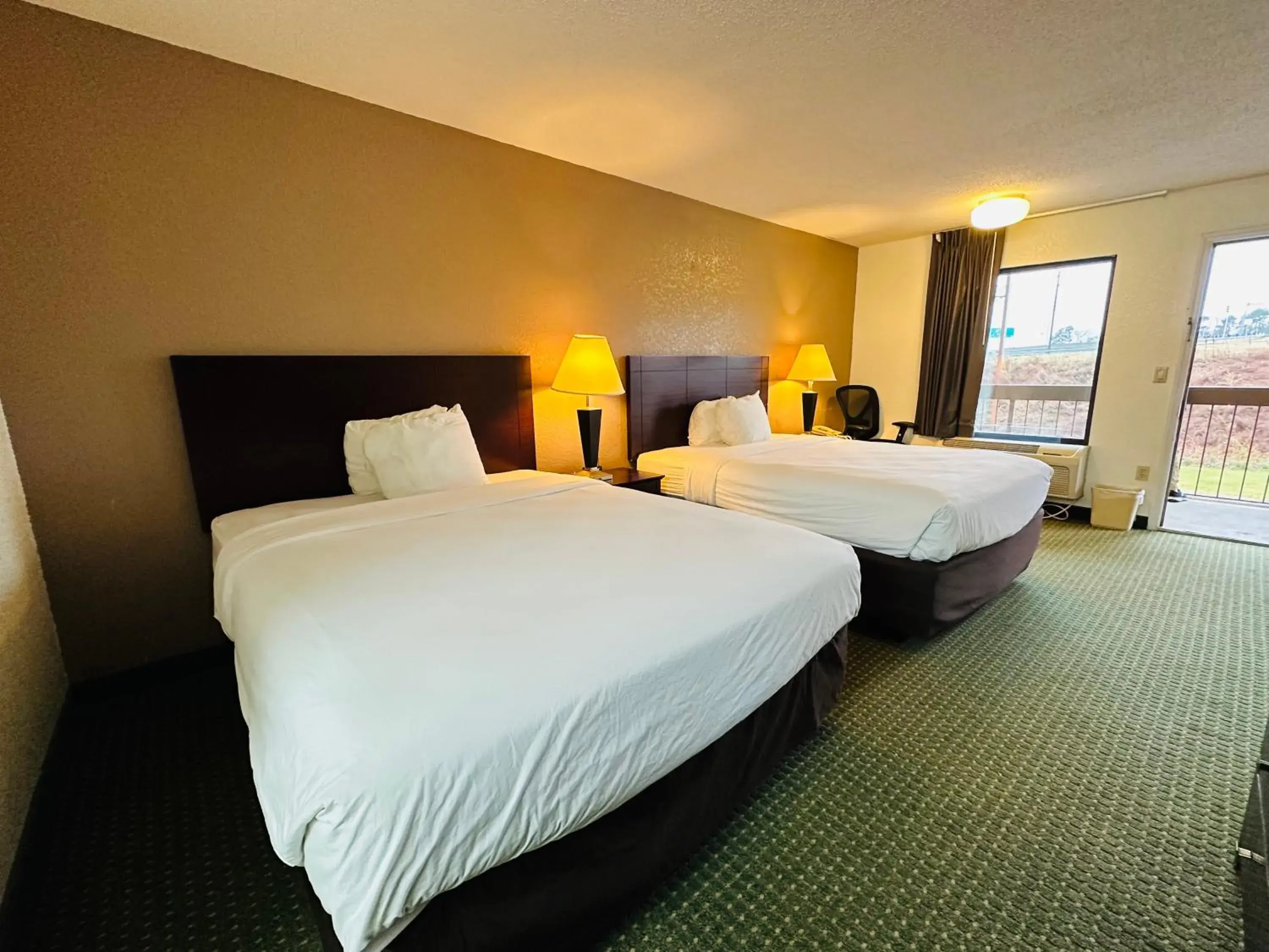 Quadruple Room with Two Queen Beds - Non Smoking/Exterior Hall in Econo Lodge Quadruple Room with Two Queen Beds - Non Smoking/Exterior Hall in Econo Lodge