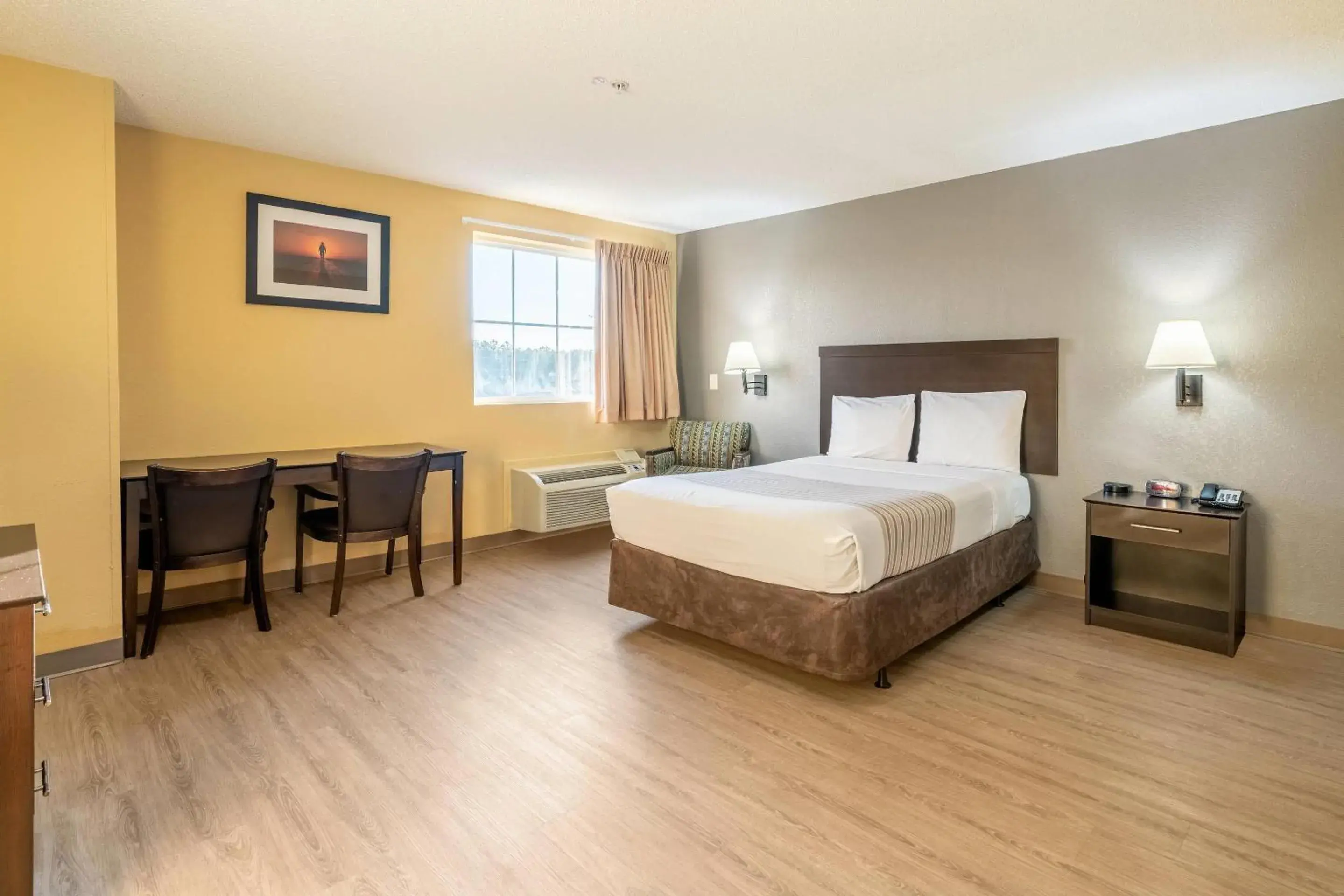 Efficiency Double Room - Accessible/Non-Smoking in Suburban Studios Near Camp Lejeune Efficiency Double Room - Accessible/Non-Smoking in Suburban Studios Near Camp Lejeune