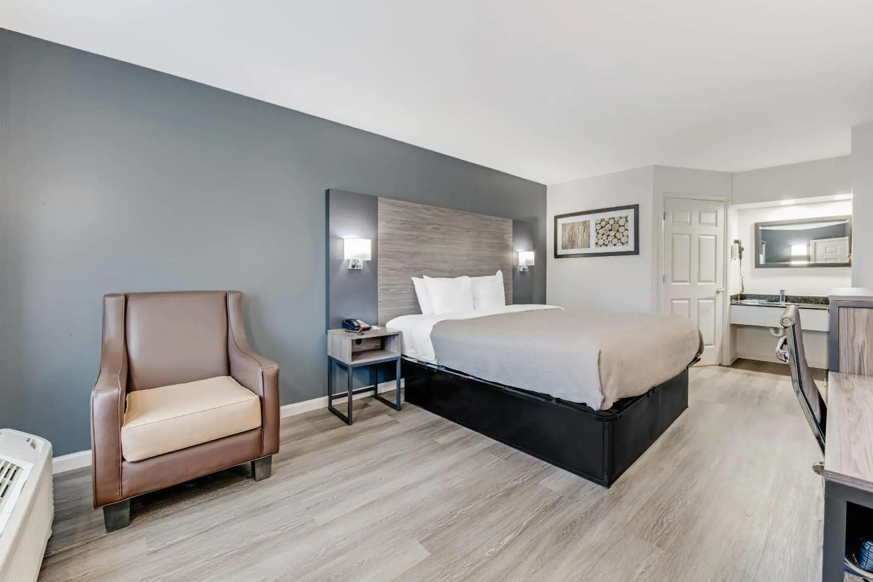 King Room - Non-Smoking in Quality Inn Laurinburg King Room - Non-Smoking in Quality Inn Laurinburg