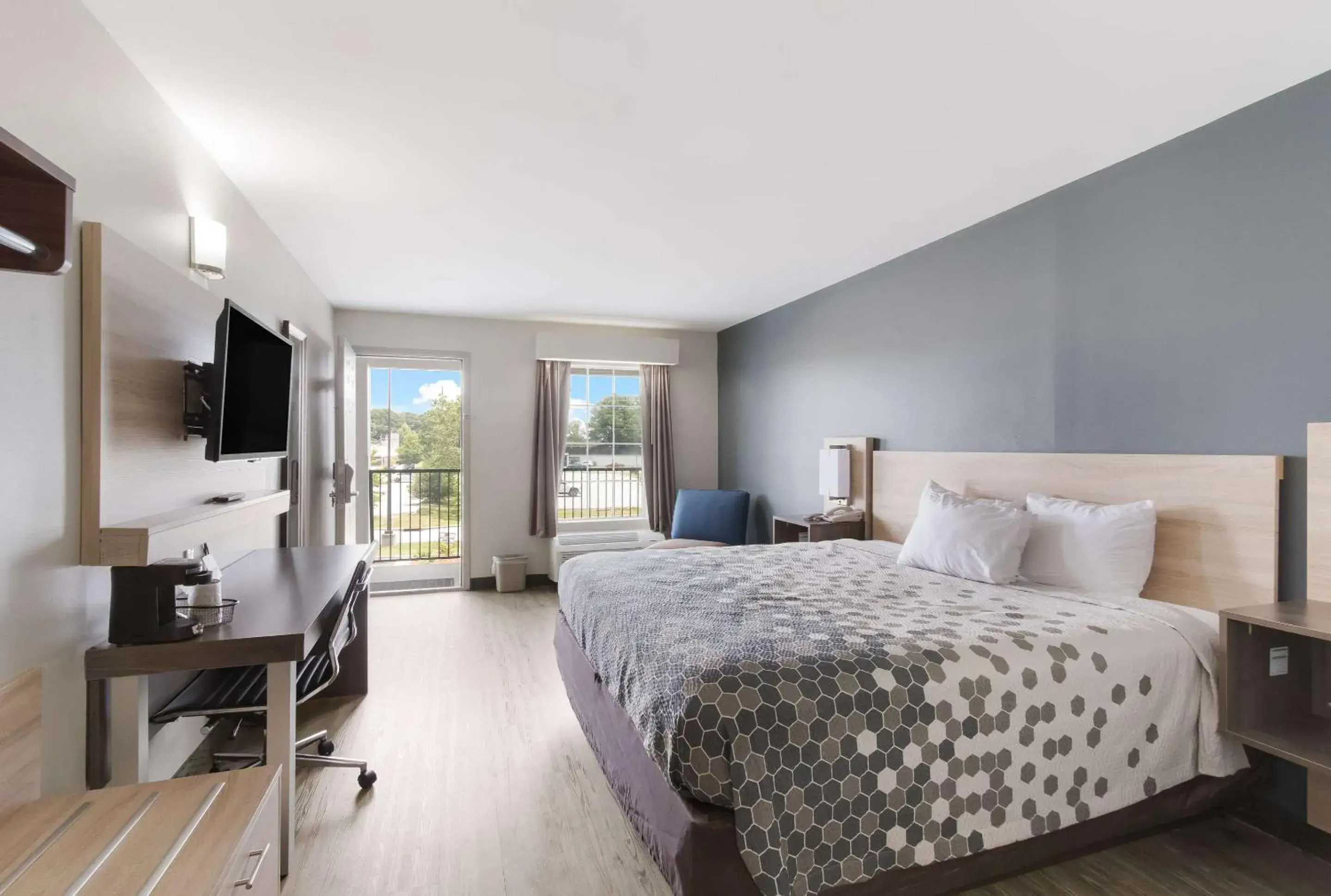 King Room - Smoking in Econo Lodge King Room - Smoking in Econo Lodge