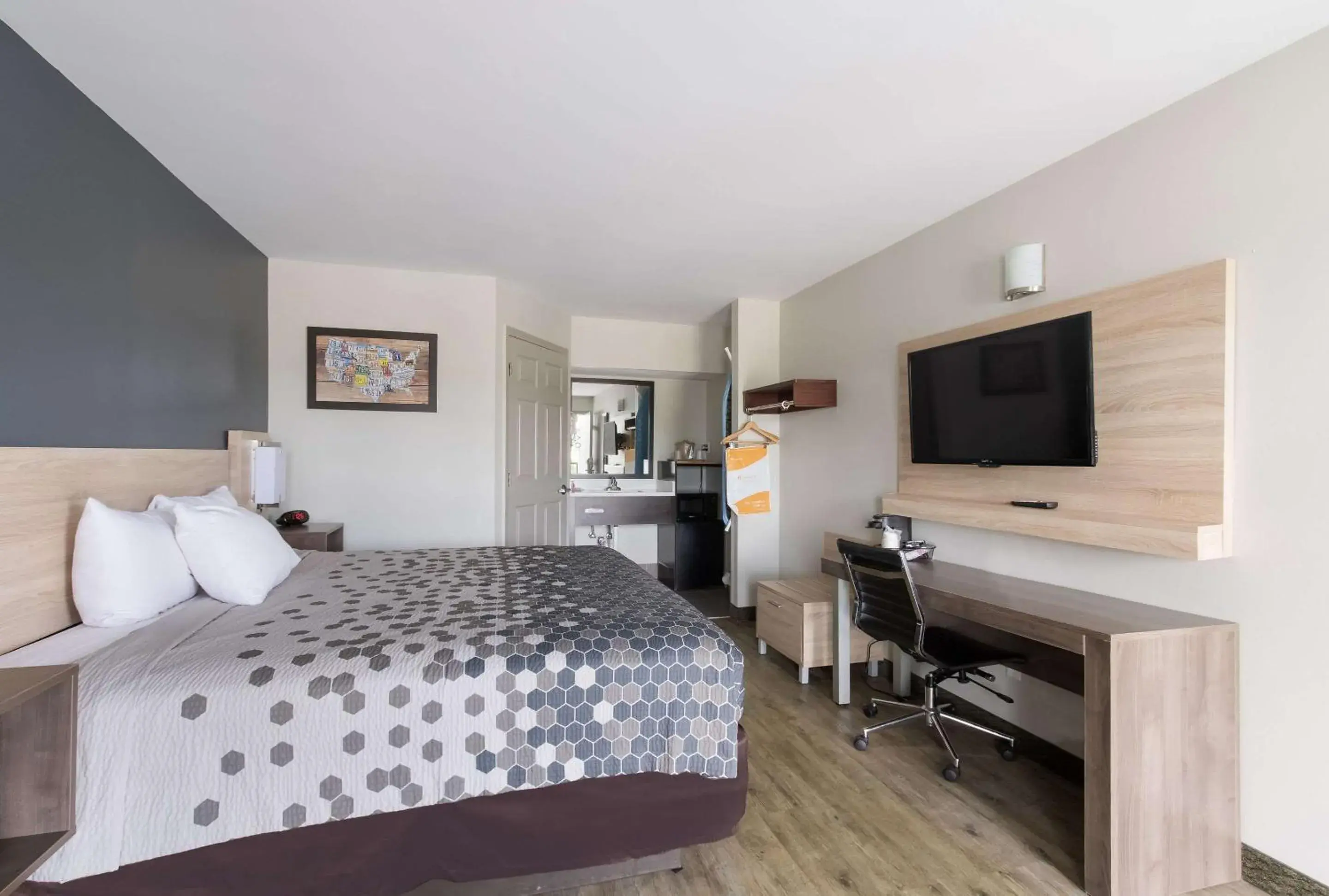 King Room - Accessible/Non-Smoking in Econo Lodge King Room - Accessible/Non-Smoking in Econo Lodge