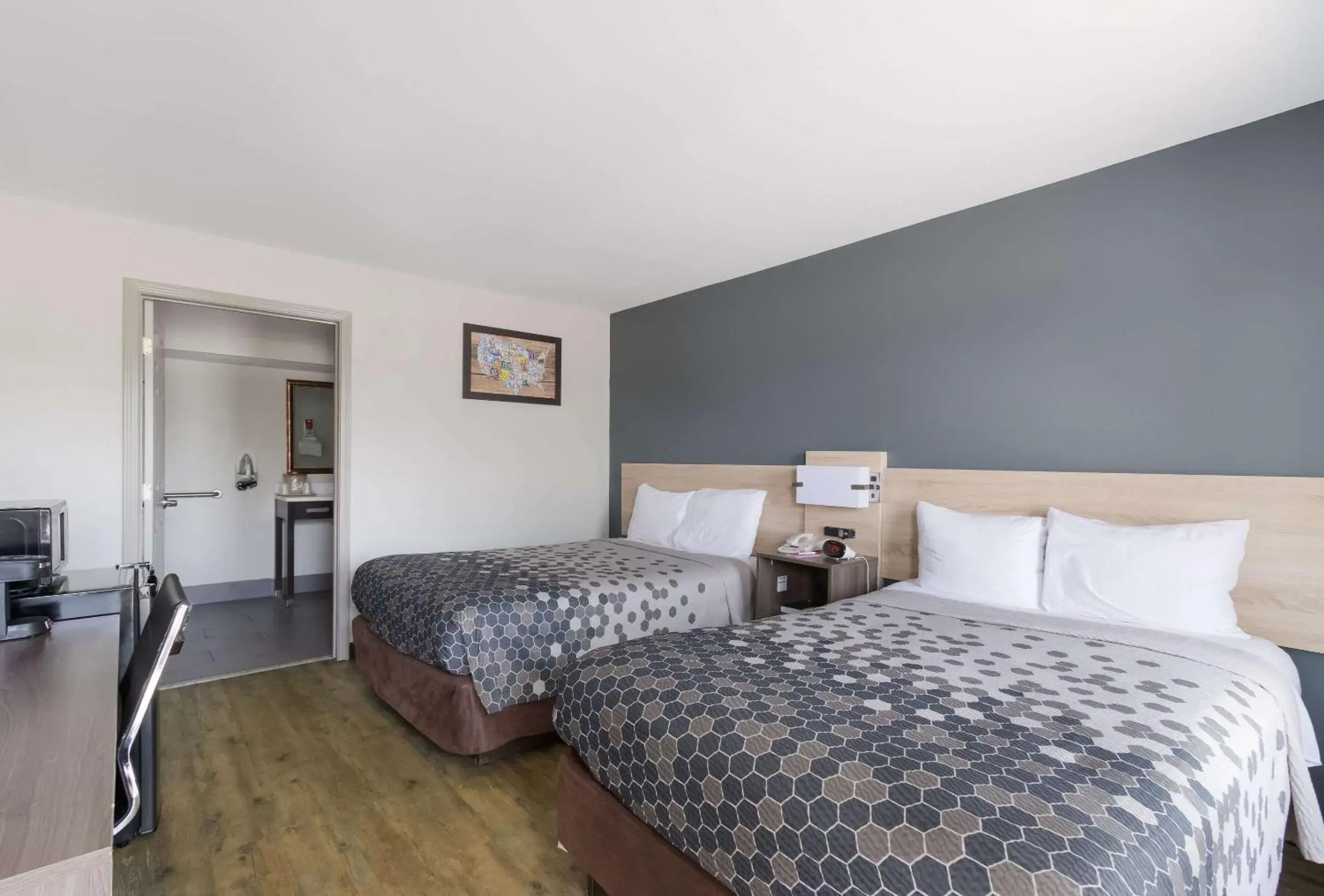 Double Room - Accessible/Non-Smoking in Econo Lodge Double Room - Accessible/Non-Smoking in Econo Lodge