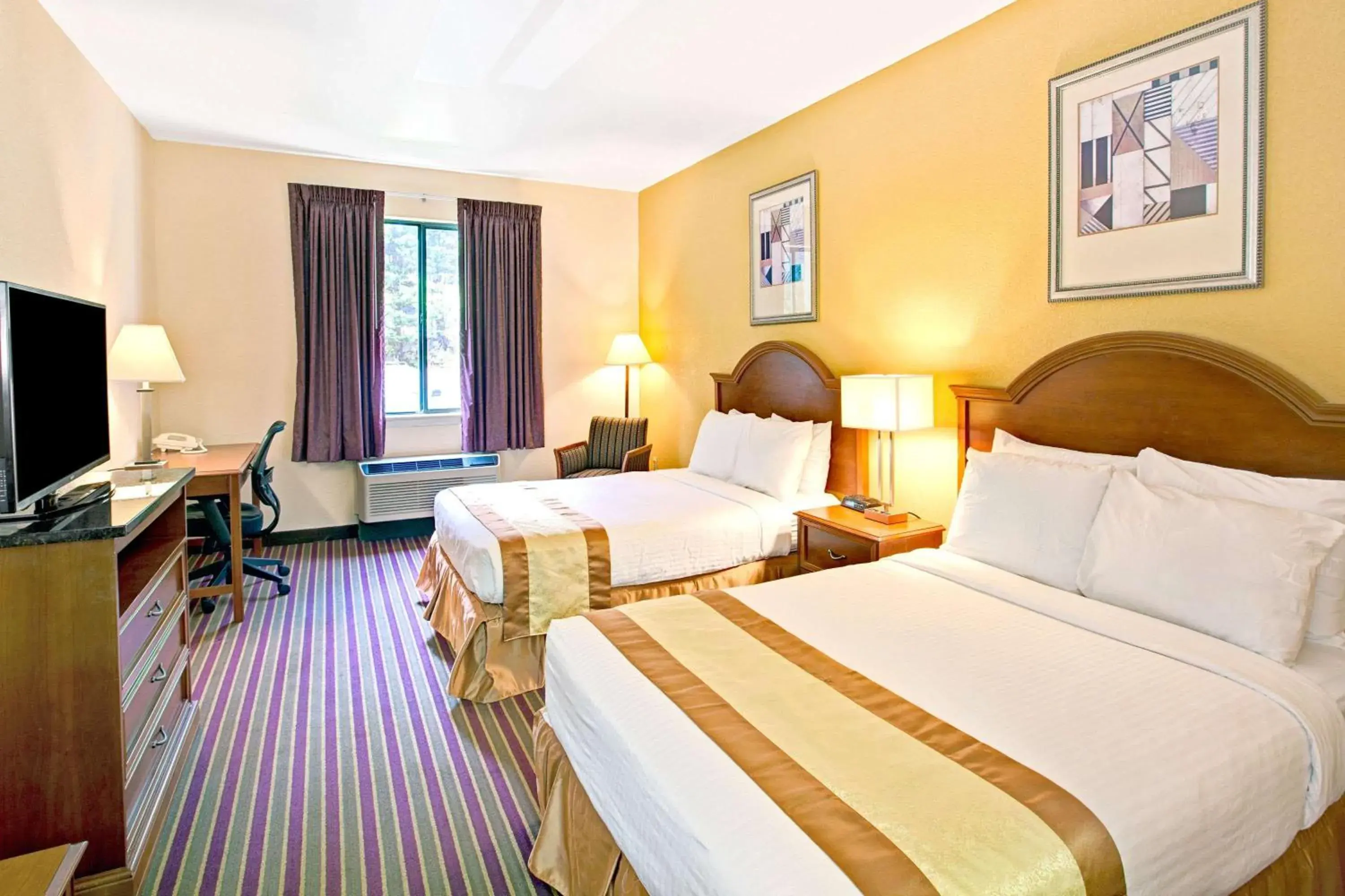 Double Room with Two Double Beds - Non-Smoking in Days Inn & Suites by Wyndham Hickory Double Room with Two Double Beds - Non-Smoking in Days Inn & Suites by Wyndham Hickory