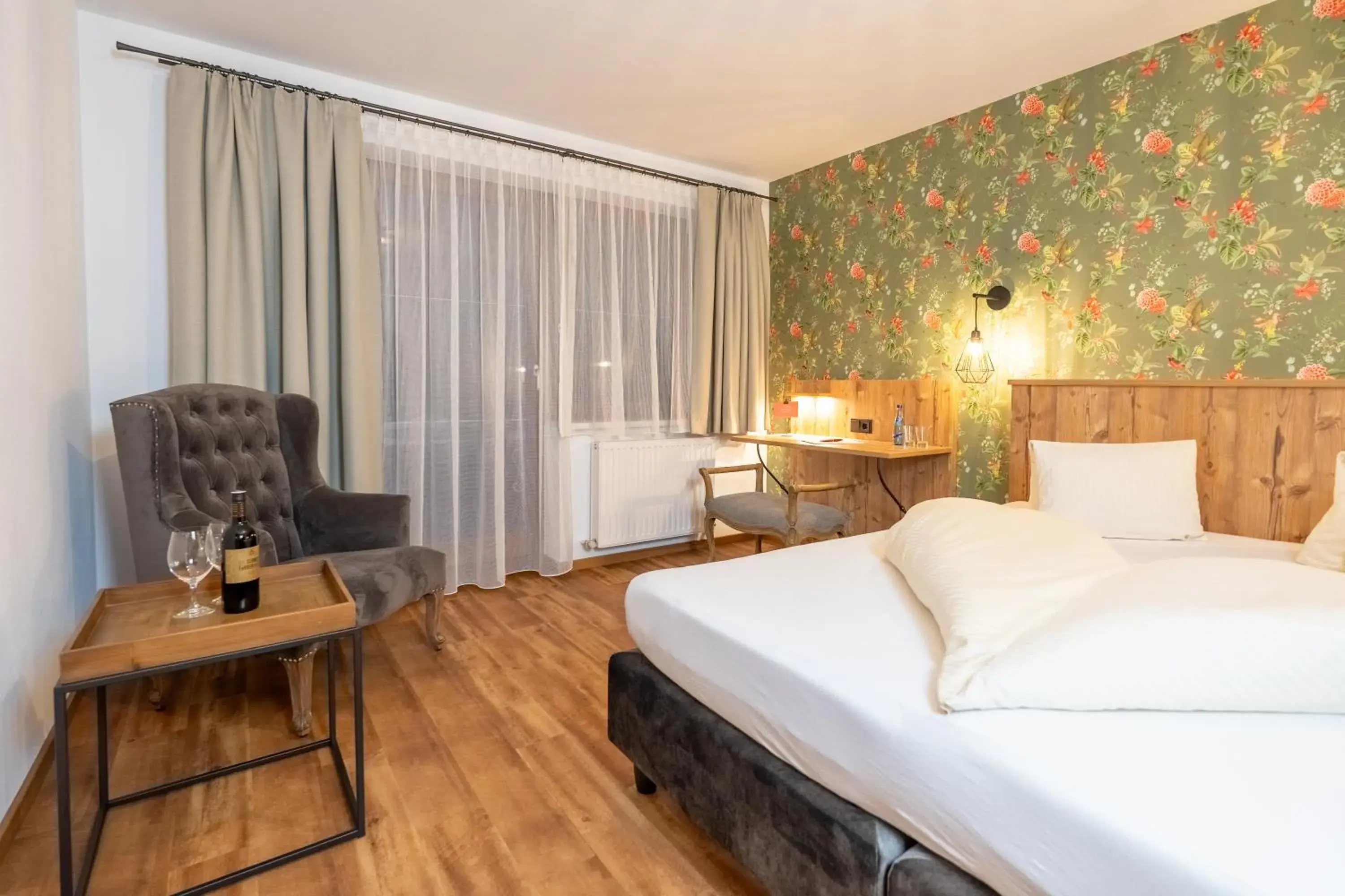 Romantic Double Room with Balcony in Hotel Krone Tirol Romantic Double Room with Balcony in Hotel Krone Tirol