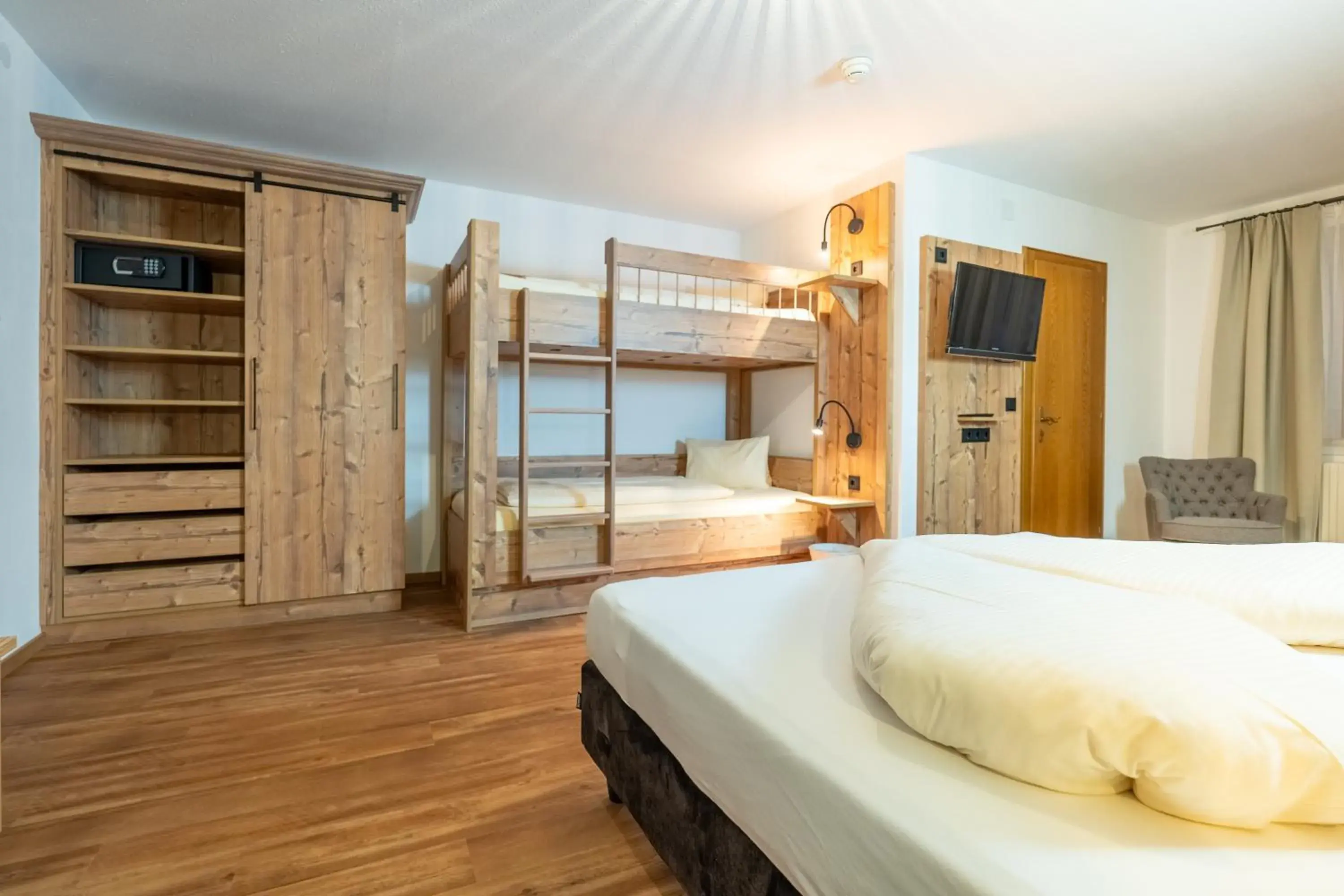 Standard Family Room in Hotel Krone Tirol Standard Family Room in Hotel Krone Tirol