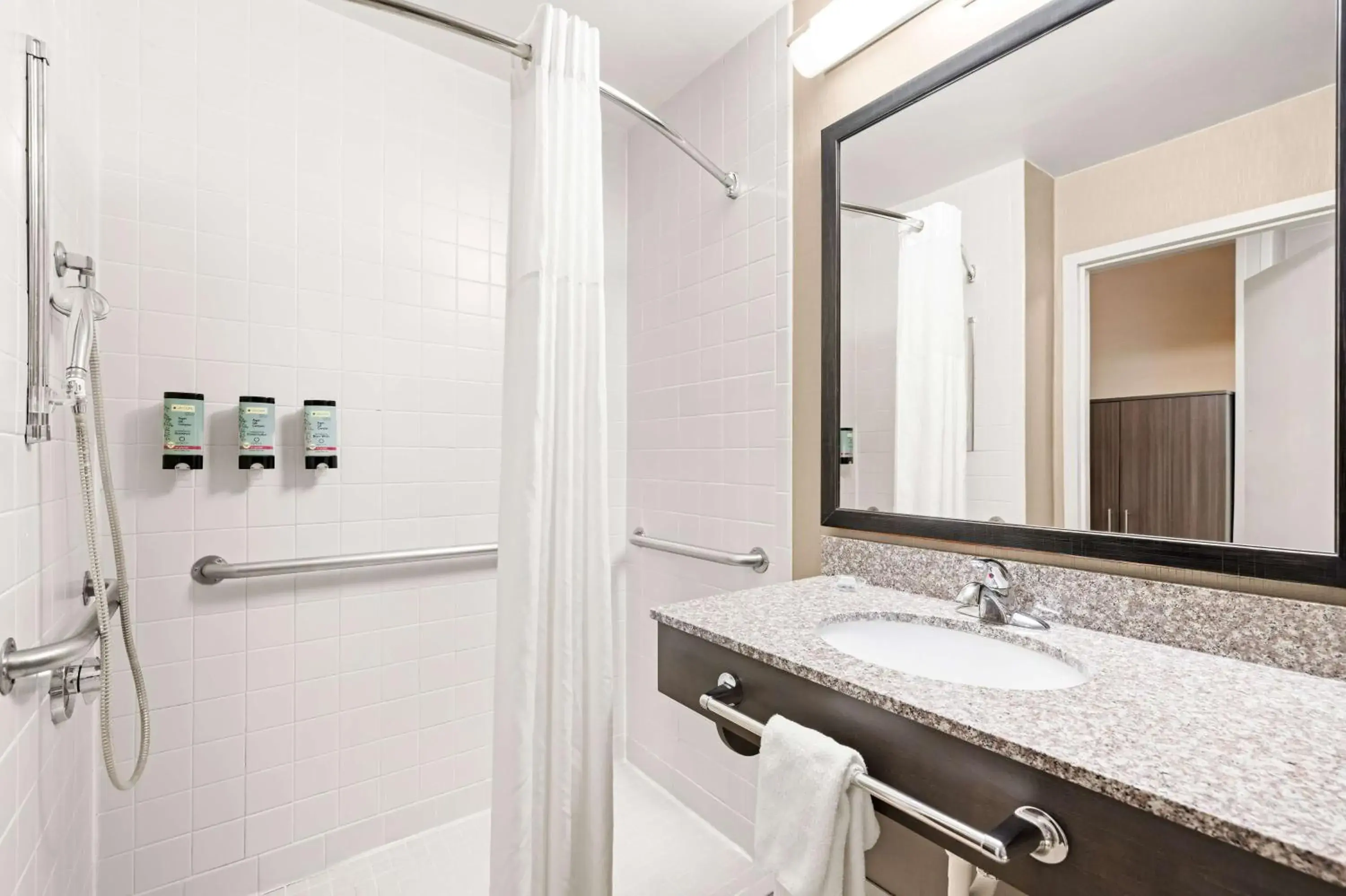 Queen Room -Disability Access/Roll-In Shower in Best Western Maple City Inn Queen Room -Disability Access/Roll-In Shower in Best Western Maple City Inn