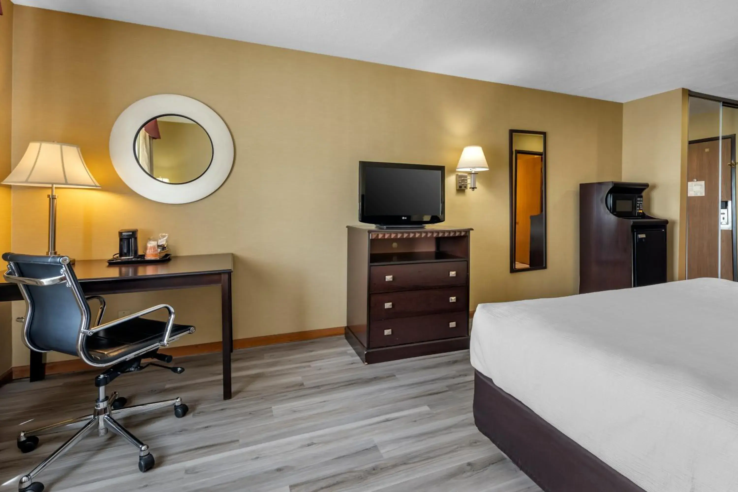 King Room - Non-Smoking in Quality Inn Greenville North King Room - Non-Smoking in Quality Inn Greenville North