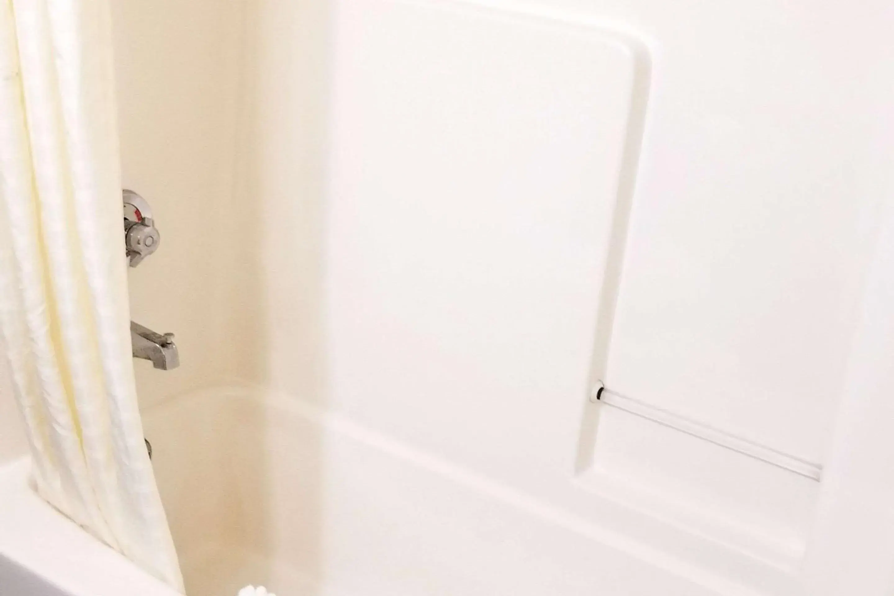 Queen Room - Non-Smoking in Quality Inn & Suites Cincinnati Sharonville Queen Room - Non-Smoking in Quality Inn & Suites Cincinnati Sharonville