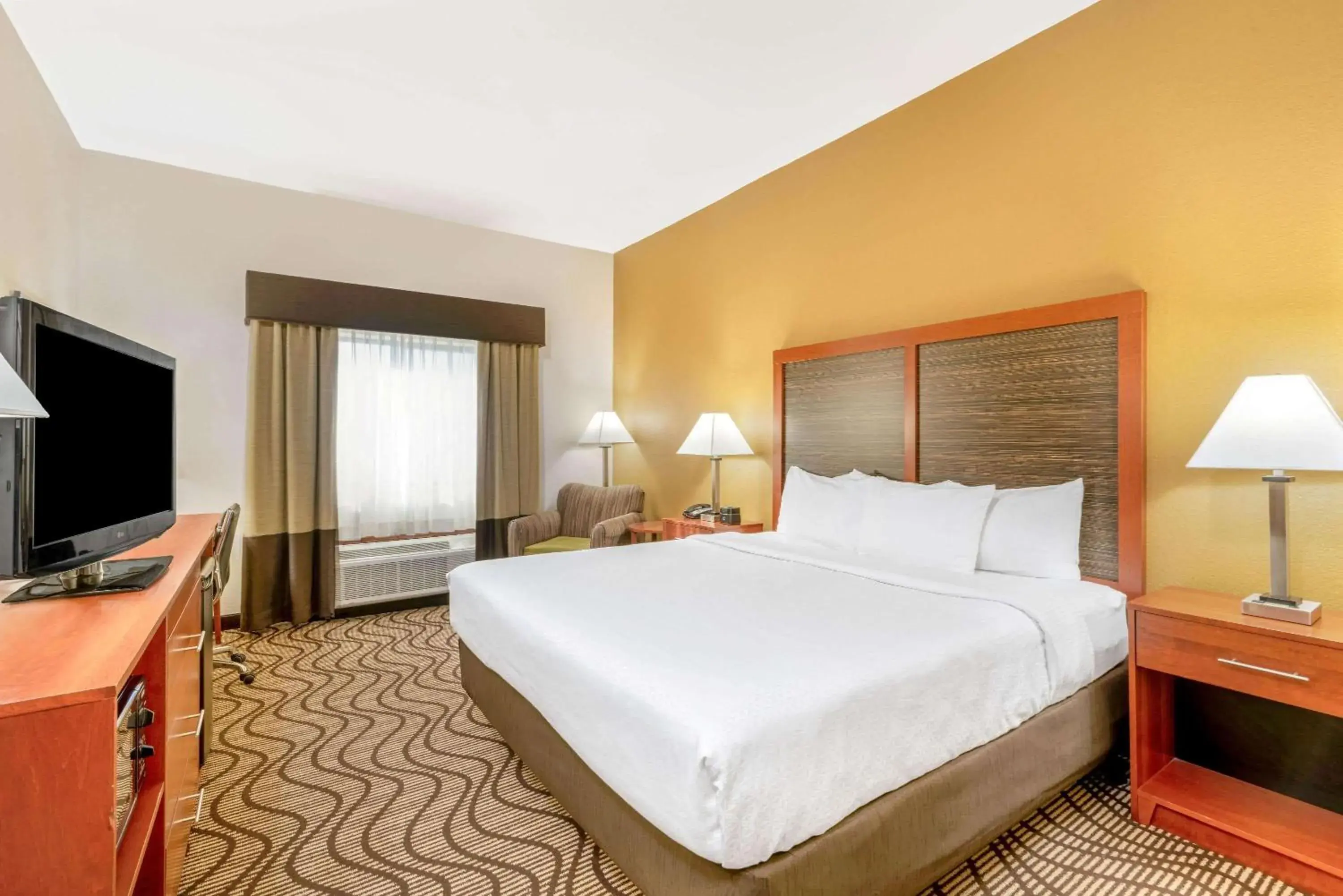 King Room - Disability Access in La Quinta by Wyndham Midwest City - Tinker AFB King Room - Disability Access in La Quinta by Wyndham Midwest City - Tinker AFB
