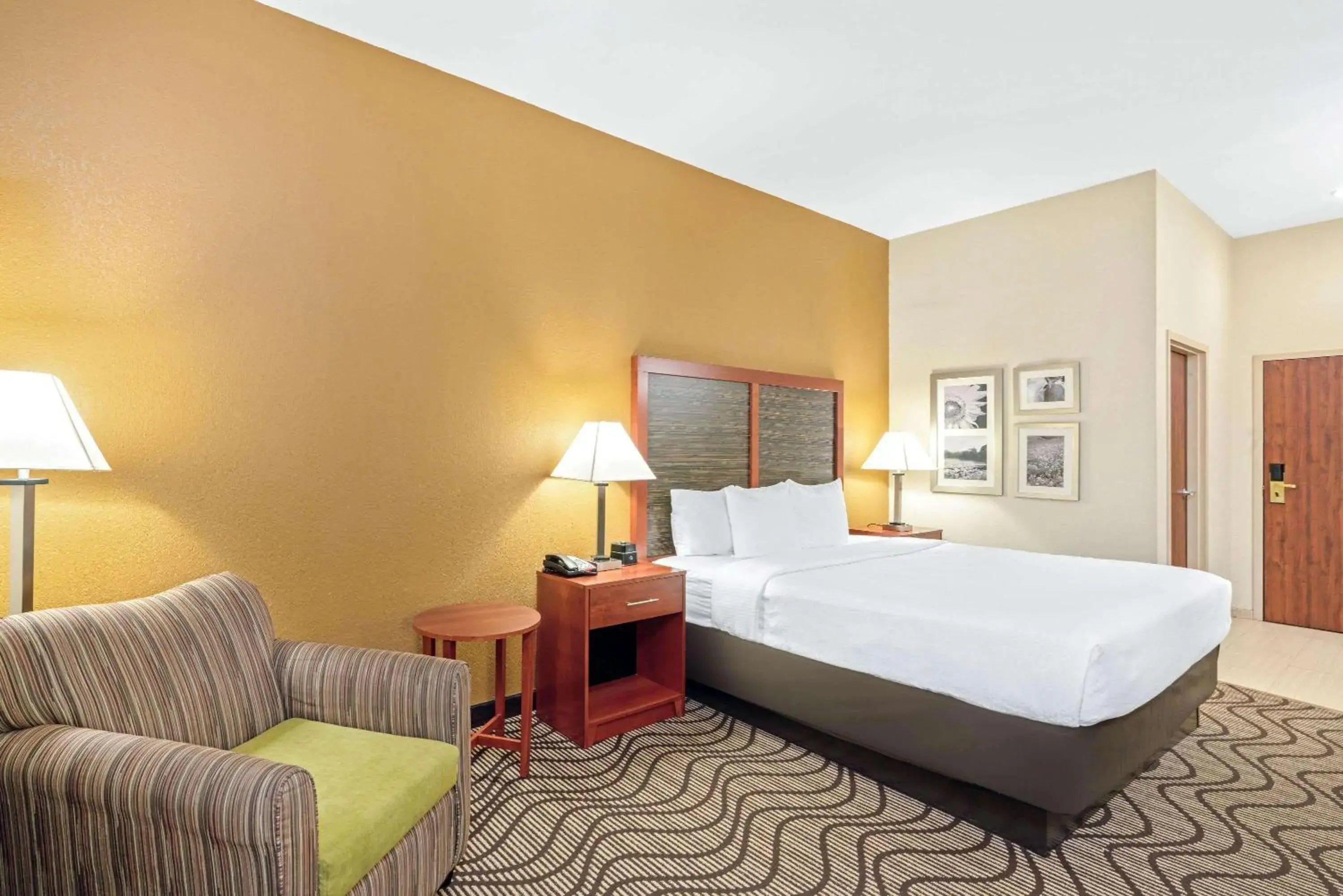 King Room in La Quinta by Wyndham Midwest City - Tinker AFB King Room in La Quinta by Wyndham Midwest City - Tinker AFB