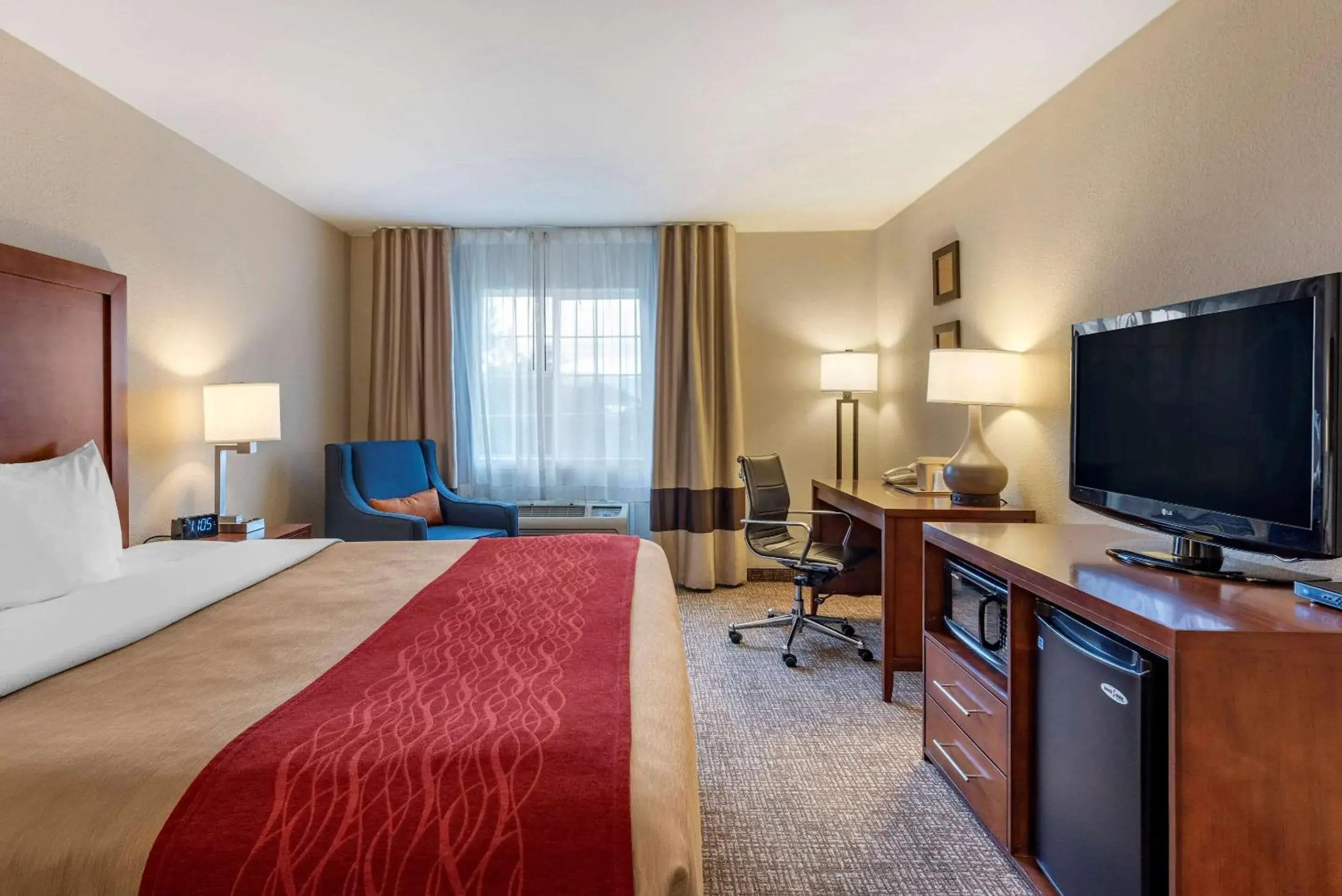 King Room - Non-Smoking in Comfort Inn & Suites Klamath Falls King Room - Non-Smoking in Comfort Inn & Suites Klamath Falls