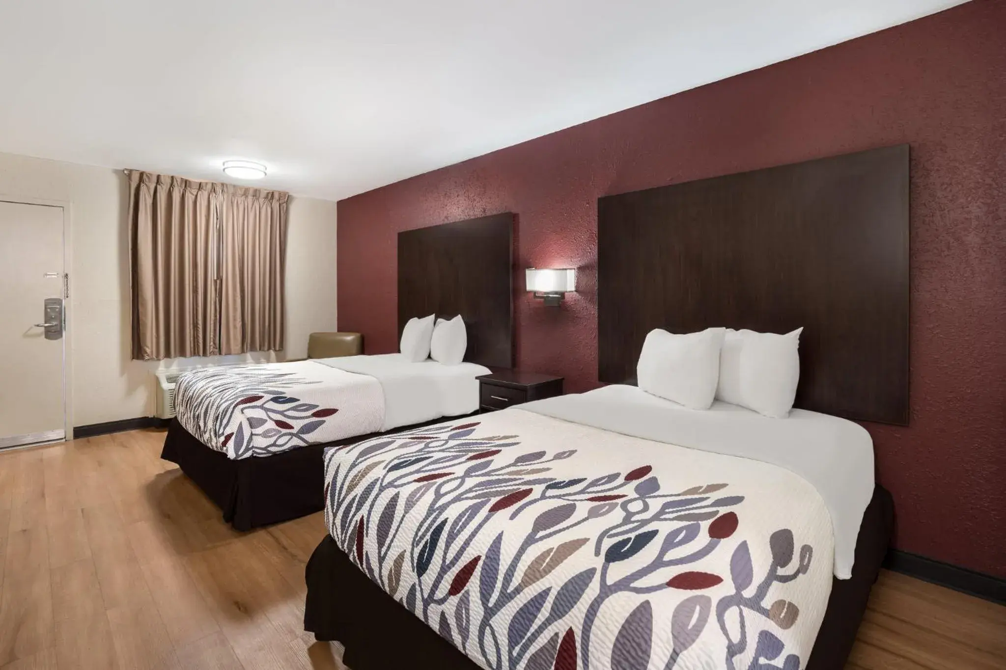 Deluxe Room with Two Double Beds Smoking in Red Roof Inn Bishopville Deluxe Room with Two Double Beds Smoking in Red Roof Inn Bishopville