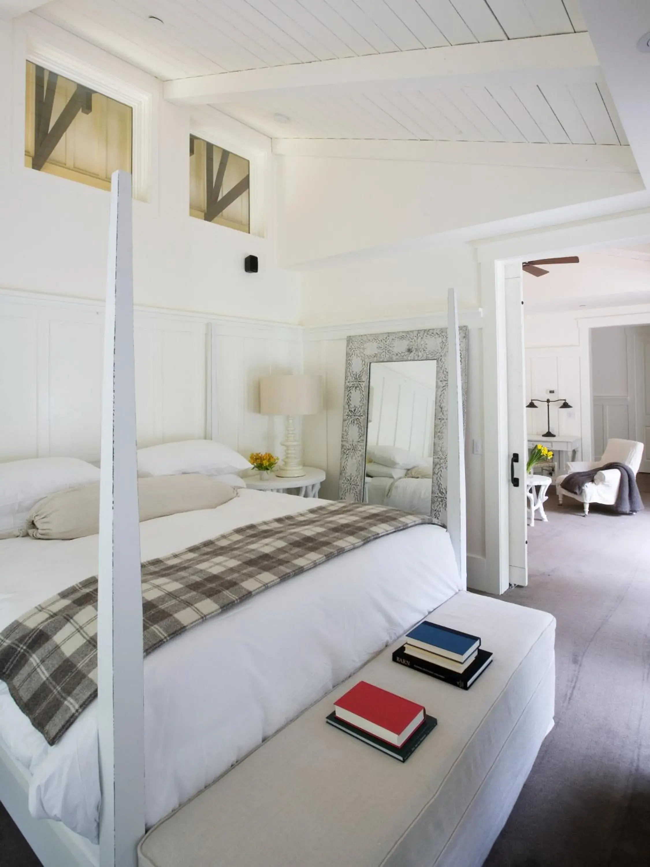 Barn One-Bedroom Suite in Farmhouse Inn Barn One-Bedroom Suite in Farmhouse Inn