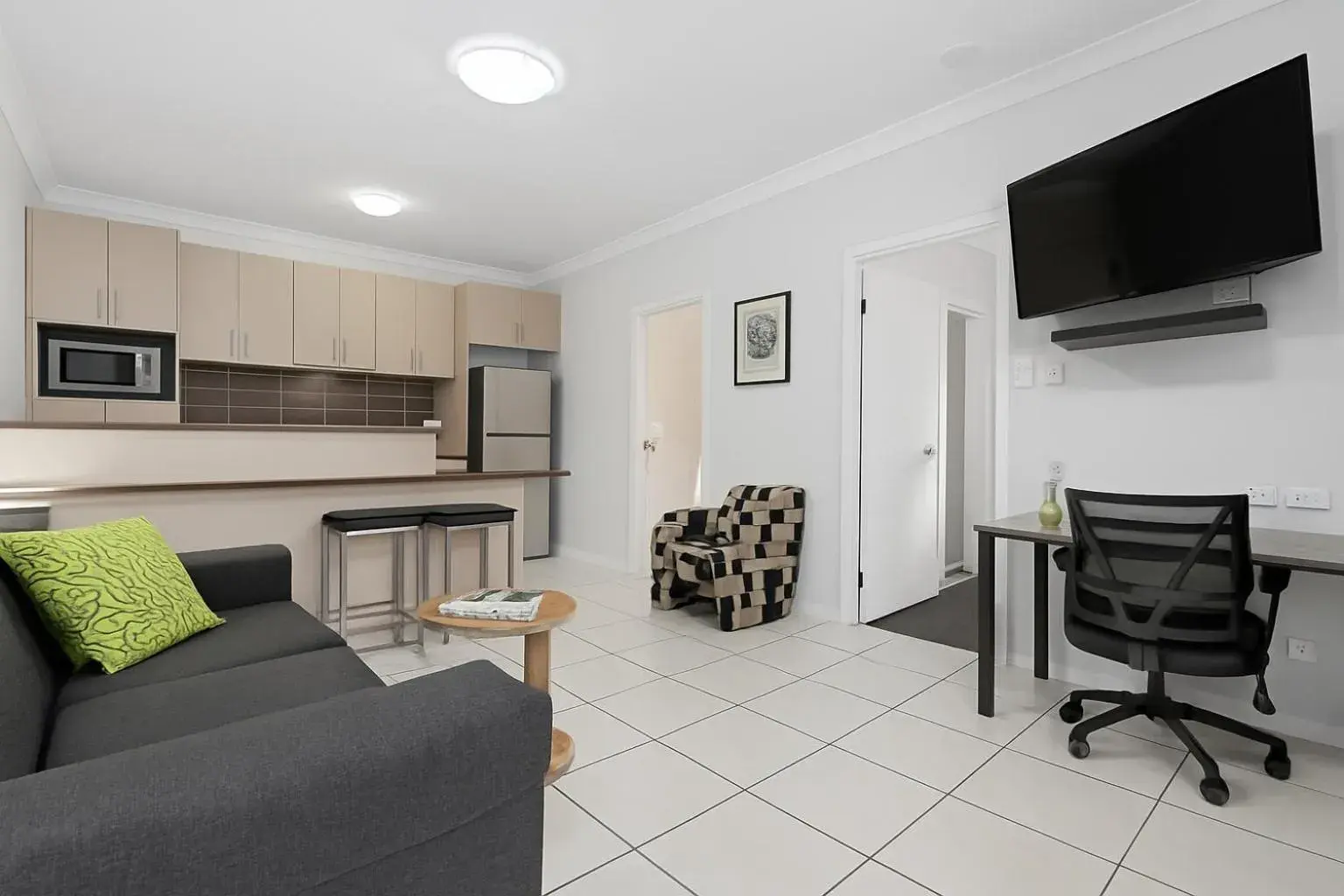 Deluxe One Bedroom Apartment in Emerald Inn by Travellers Deluxe One Bedroom Apartment in Emerald Inn by Travellers