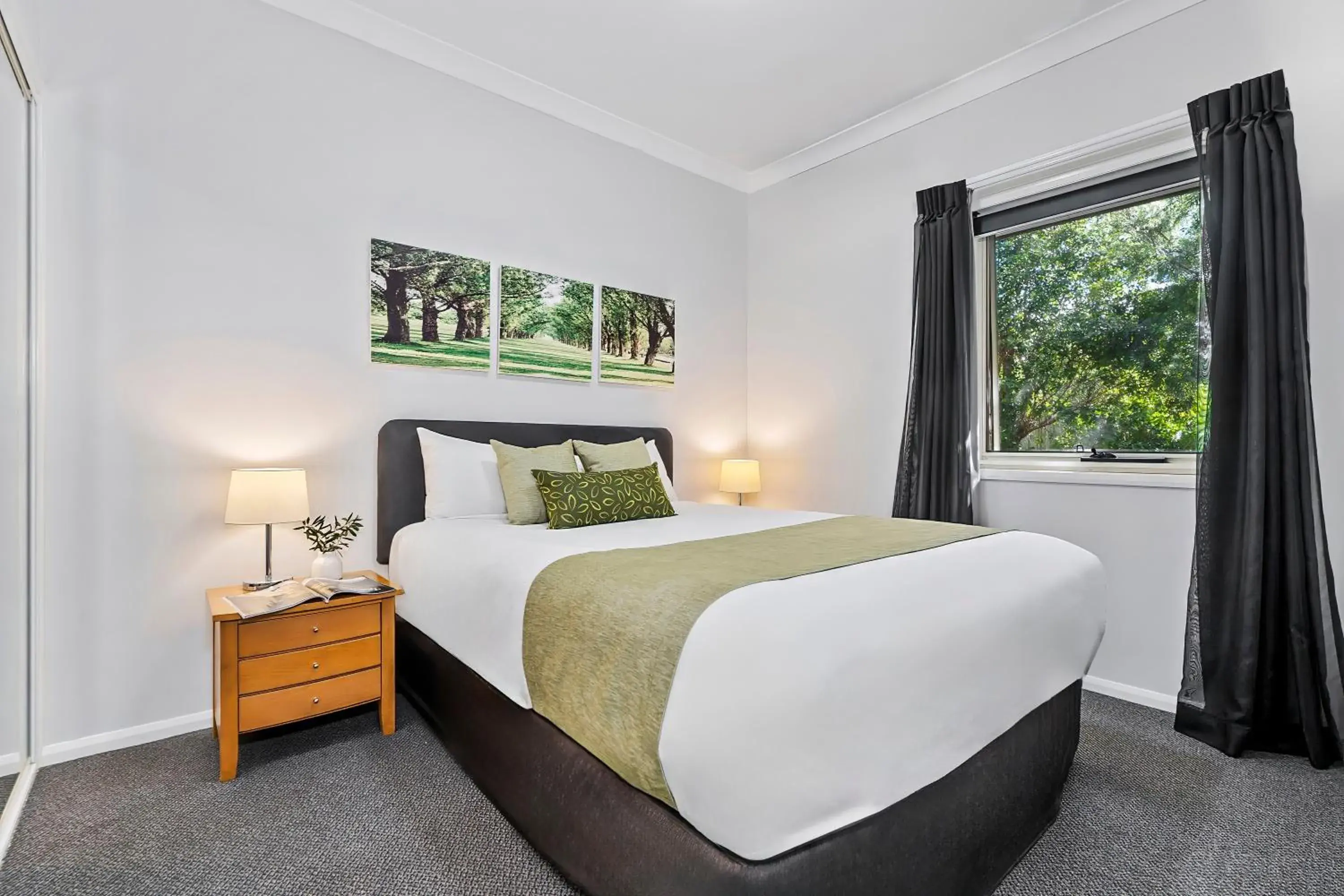 Executive One Bedroom Apartment in Emerald Inn by Travellers Executive One Bedroom Apartment in Emerald Inn by Travellers