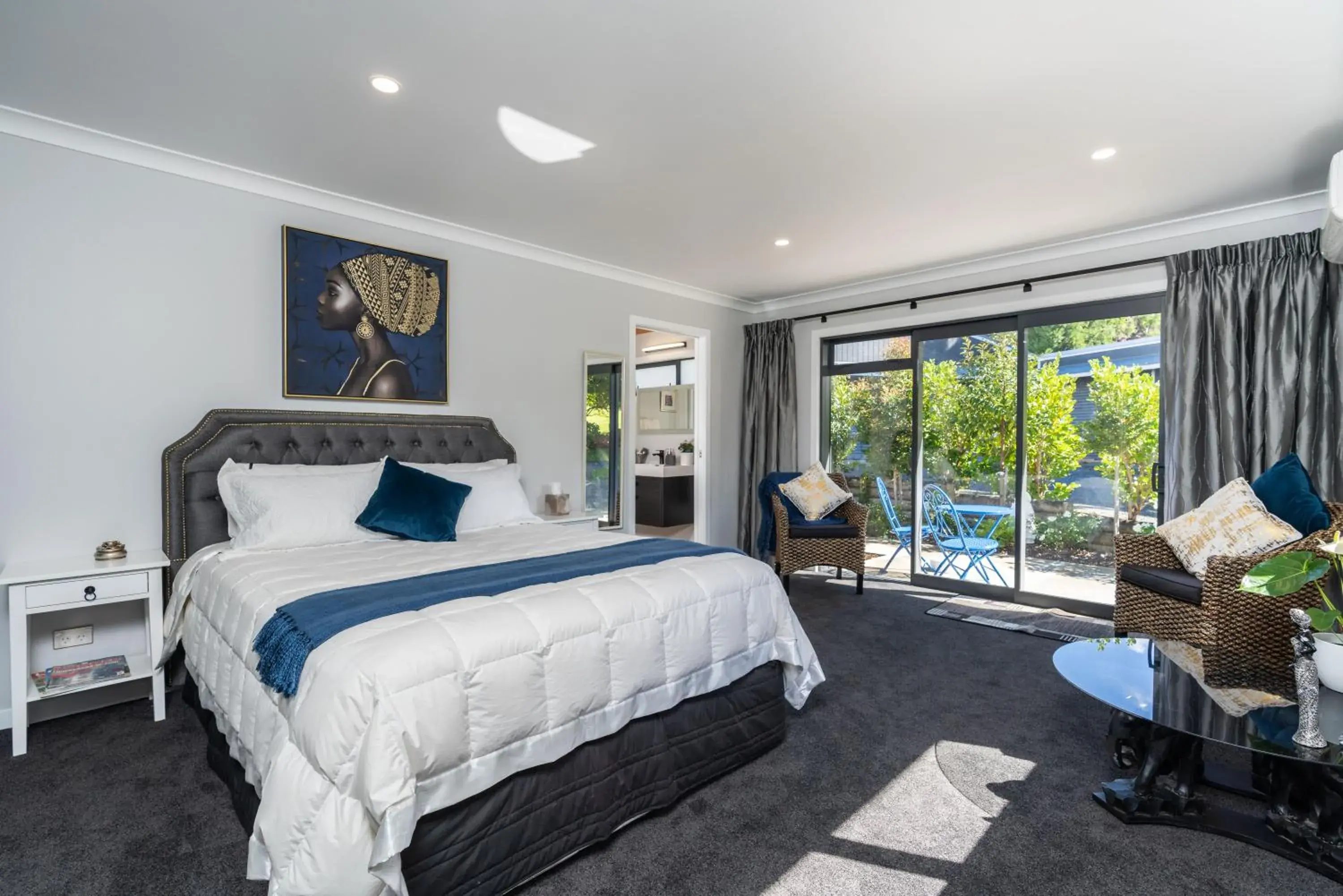 Queen Room with Garden View in Glenbervie Bed & Breakfast Queen Room with Garden View in Glenbervie Bed & Breakfast