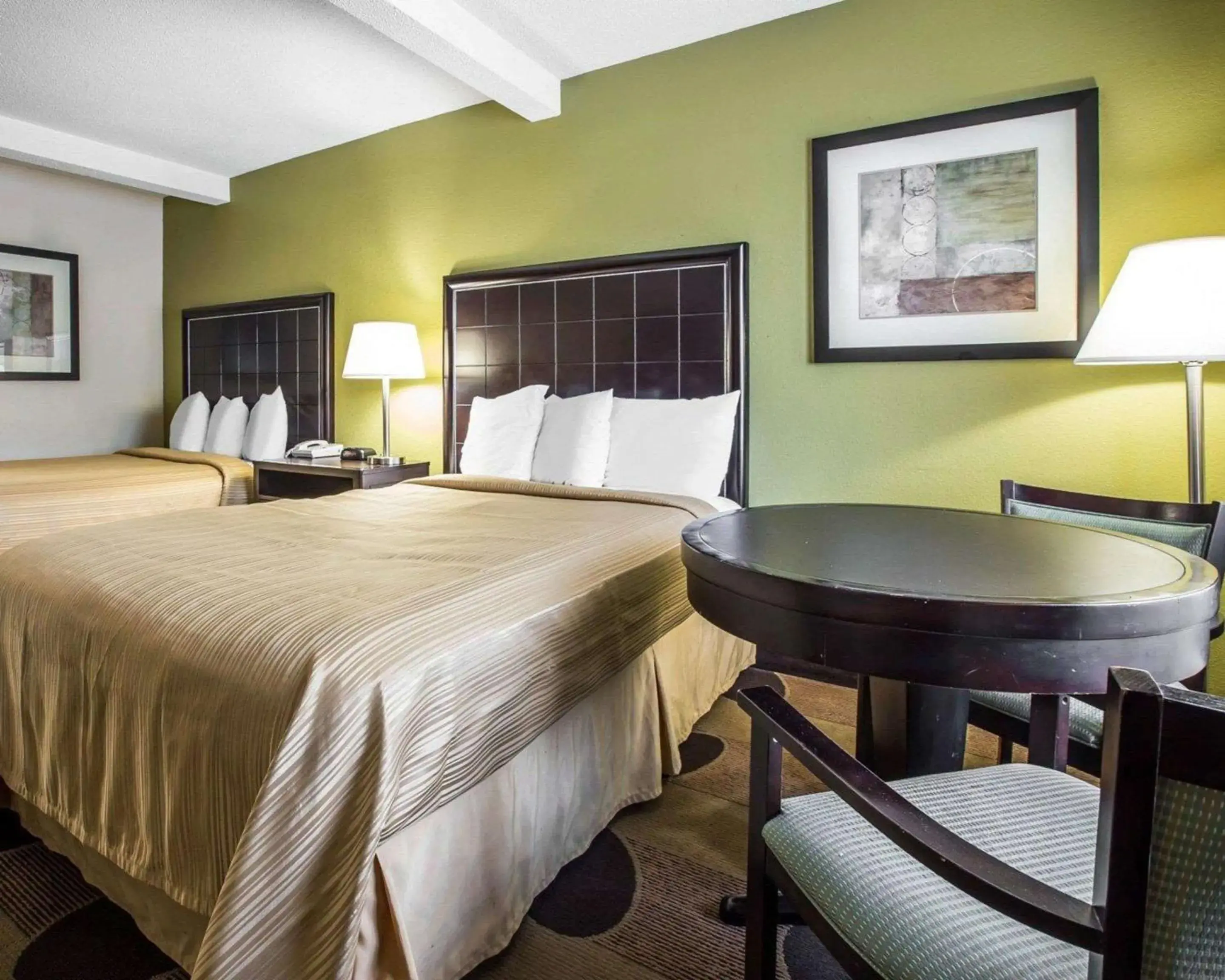 Double Room with Double Beds and Roll-In Shower - Disability Access/Non Smoking in Quality Inn Greenwood Hwy 25 Double Room with Double Beds and Roll-In Shower - Disability Access/Non Smoking in Quality Inn Greenwood Hwy 25