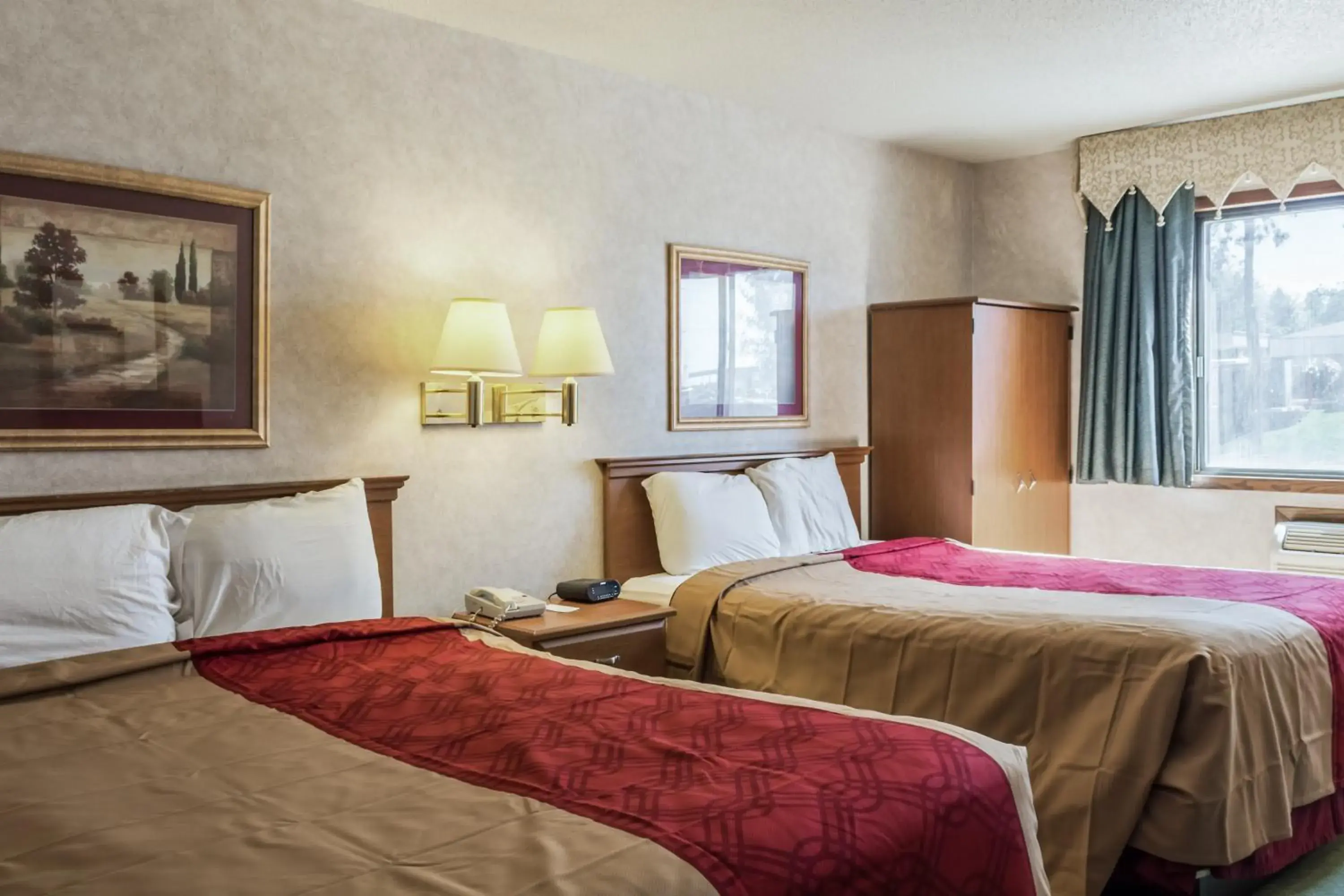 Superior Queen Room with Two Queen Beds - Non-Smoking in Econo Lodge Sioux Falls North Superior Queen Room with Two Queen Beds - Non-Smoking in Econo Lodge Sioux Falls North