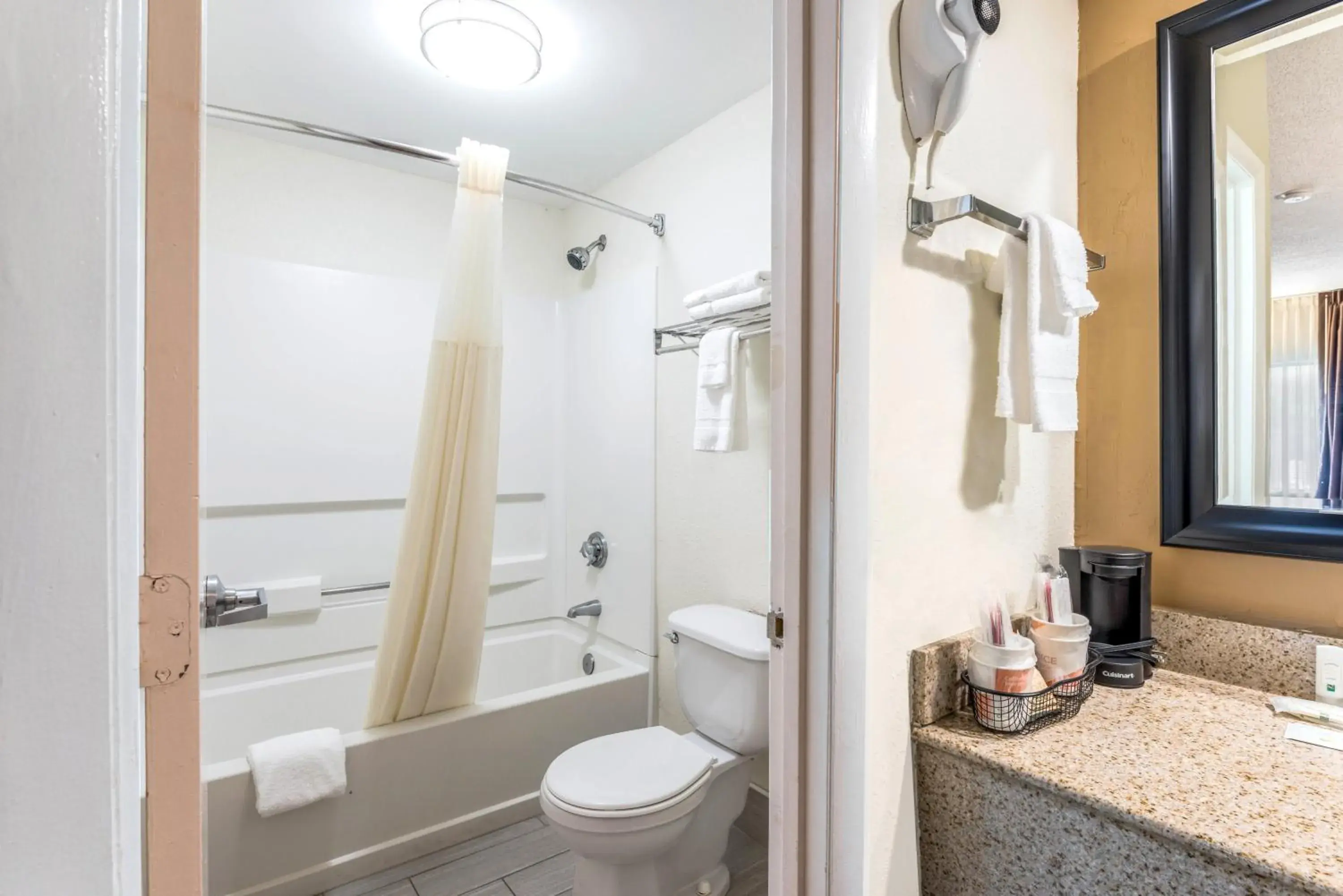 King Suite - Non Smoking in Quality Inn Downtown King Suite - Non Smoking in Quality Inn Downtown