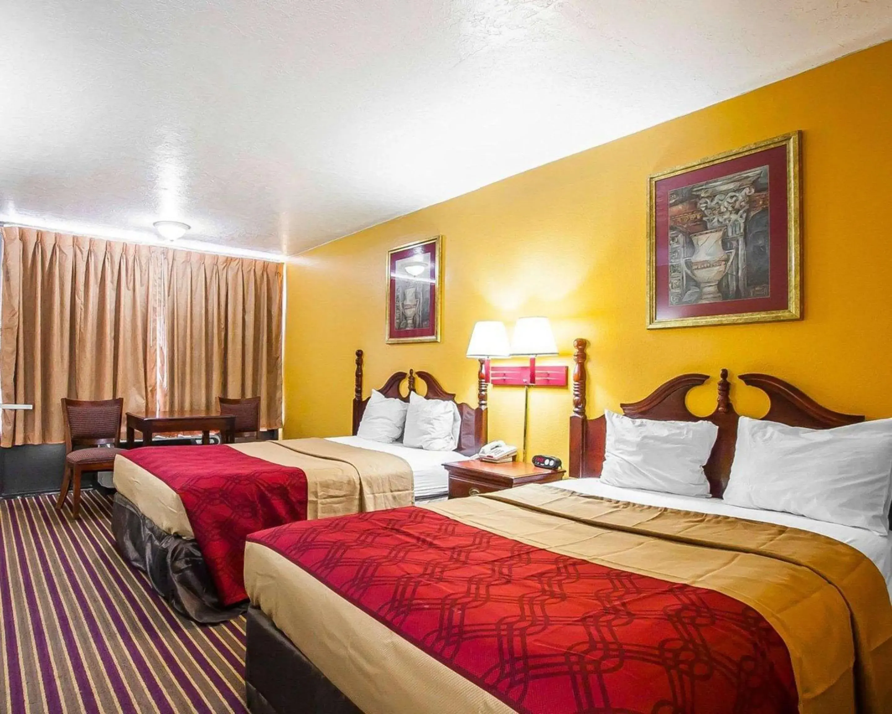 Double Room with Two Double Beds - Non-Smoking in Econo Lodge Double Room with Two Double Beds - Non-Smoking in Econo Lodge