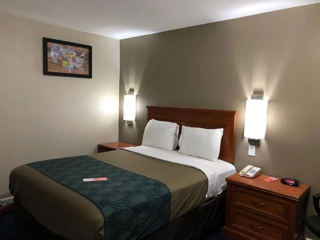 Queen Room - Smoking in Econo Lodge Temple Queen Room - Smoking in Econo Lodge Temple