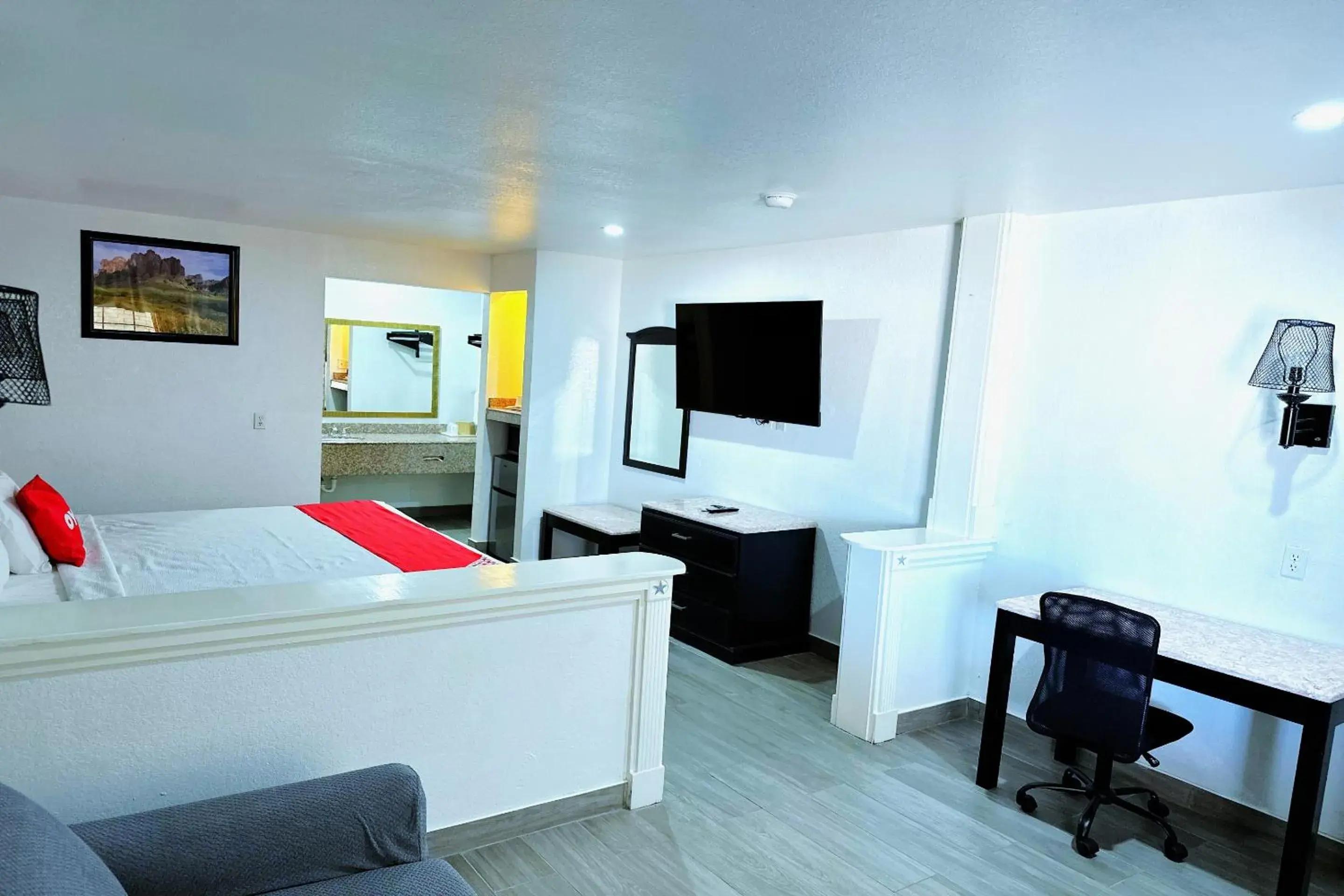 King Bed Smoking in Three Rivers Executive Inn & Suites By OYO King Bed Smoking in Three Rivers Executive Inn & Suites By OYO