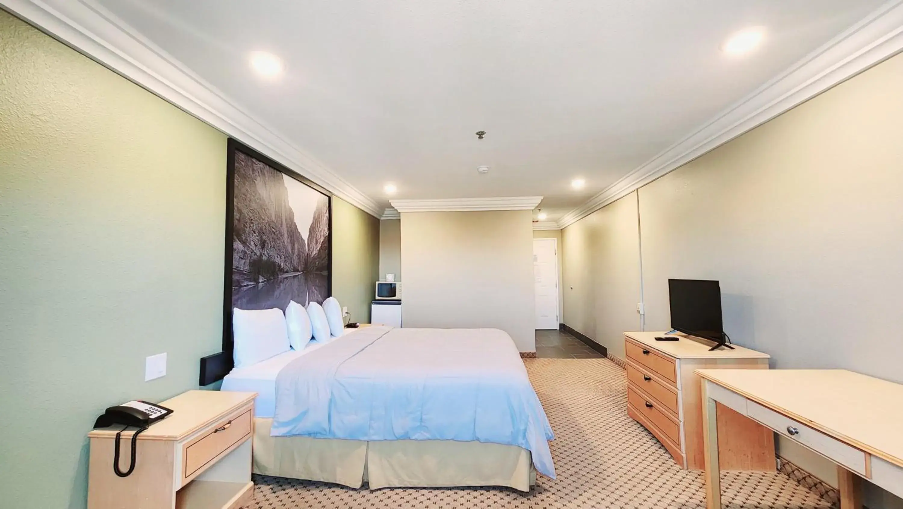 King Room with Mobility Access and Bathtub with Grab Bars, Non-Smoking in Super 8 by Wyndham Temple I-35 King Room with Mobility Access and Bathtub with Grab Bars, Non-Smoking in Super 8 by Wyndham Temple I-35