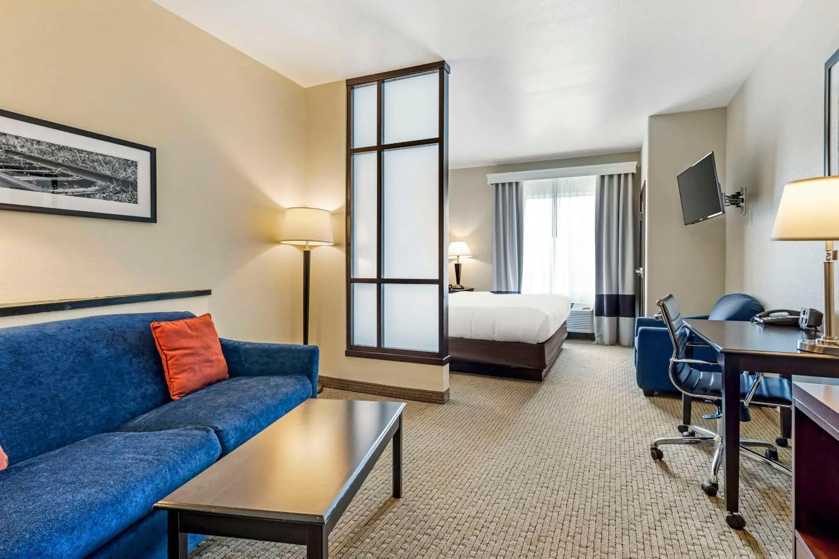 King Suite - Disability Access/Non-Smoking in Comfort Suites King Suite - Disability Access/Non-Smoking in Comfort Suites